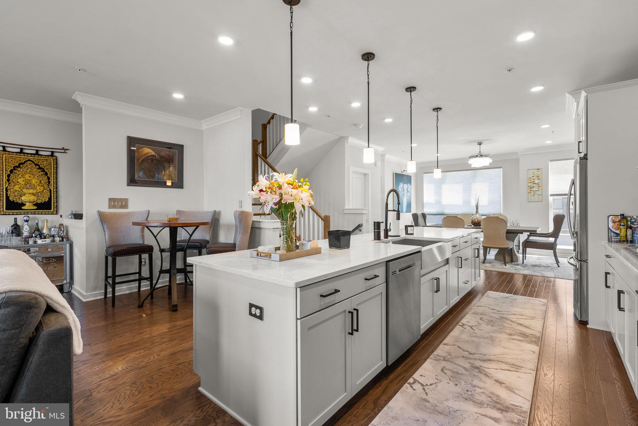 SOUTH LAKE - Residential Lease