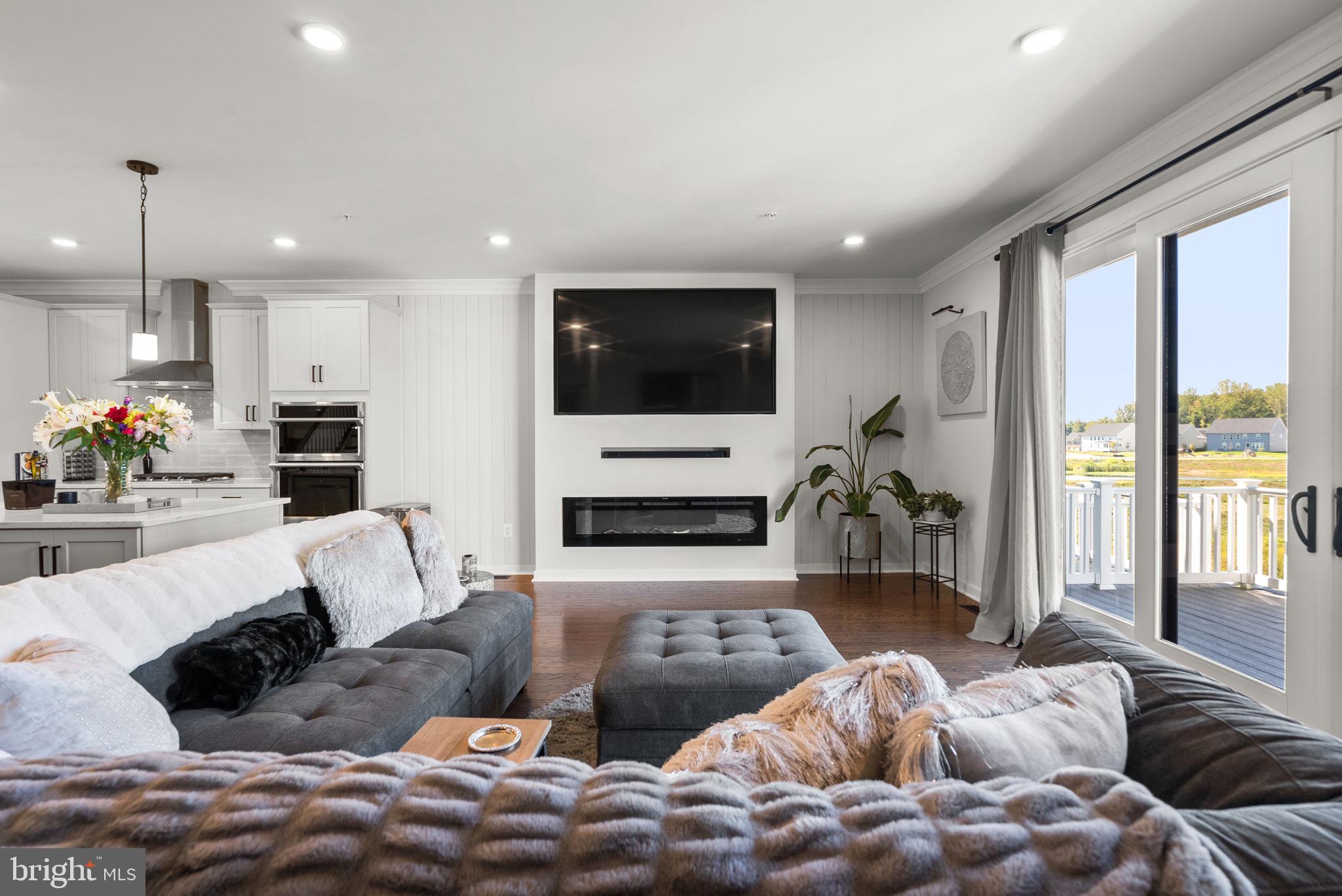 SOUTH LAKE - Residential Lease