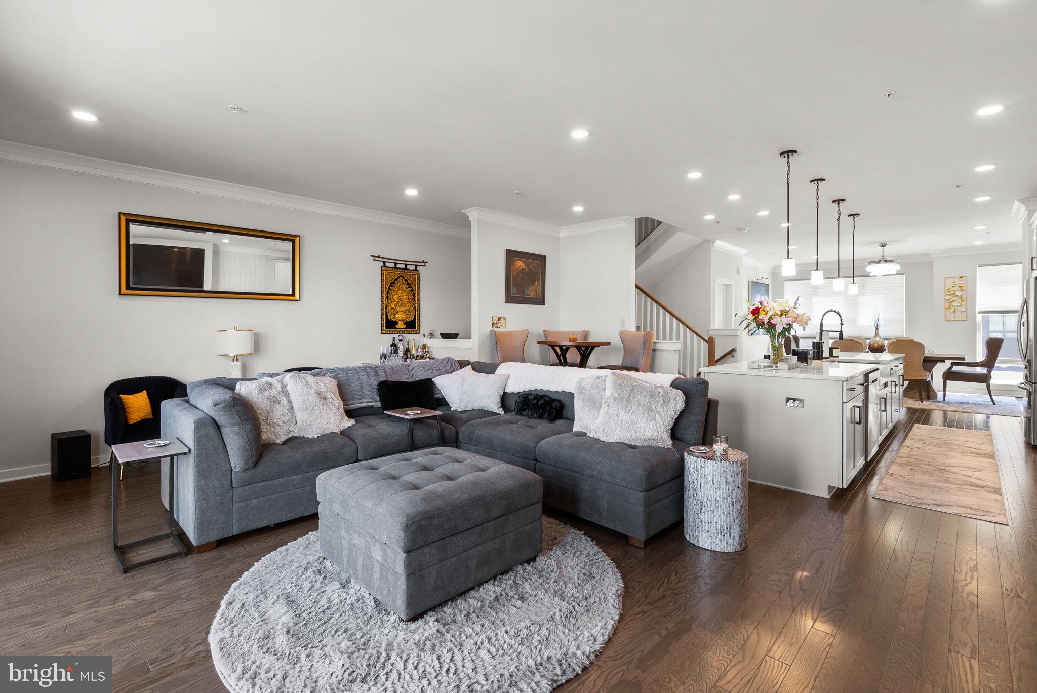 SOUTH LAKE - Residential Lease