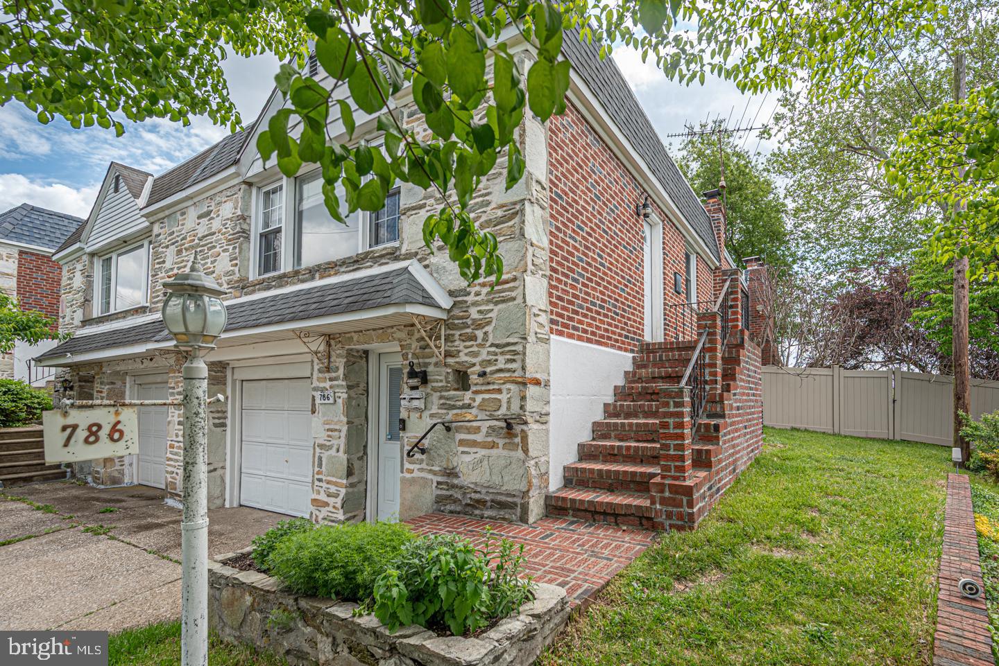 ROXBOROUGH - Residential