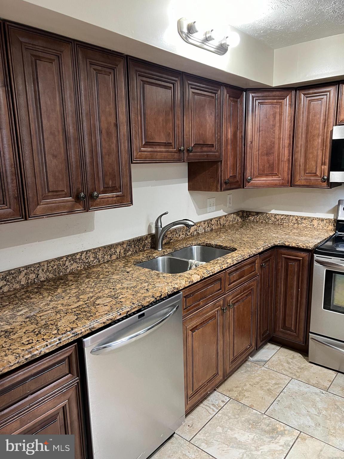 WESTHAMPTON TOWNHOUSES P - Residential