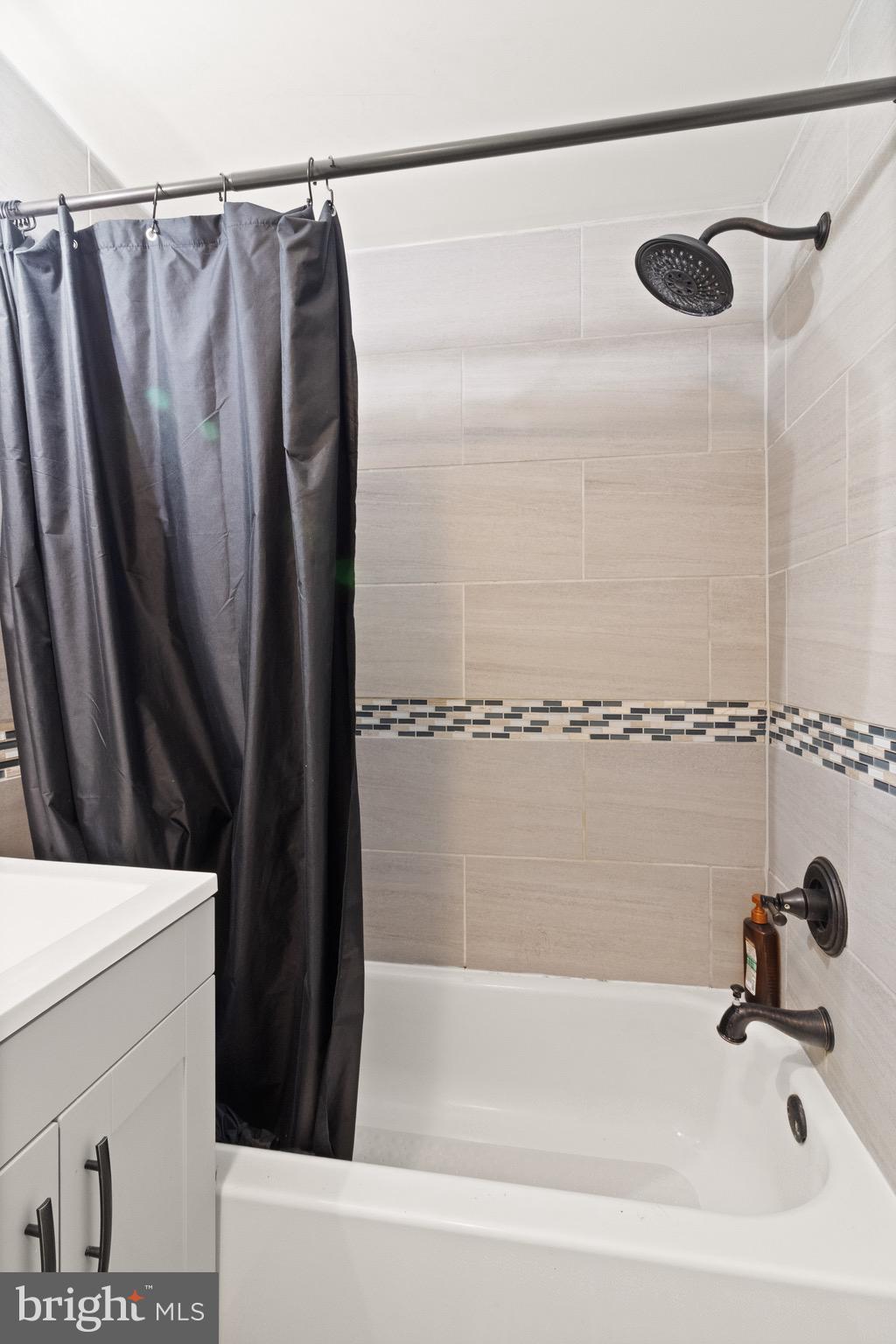 GREENWICH HILL - Residential