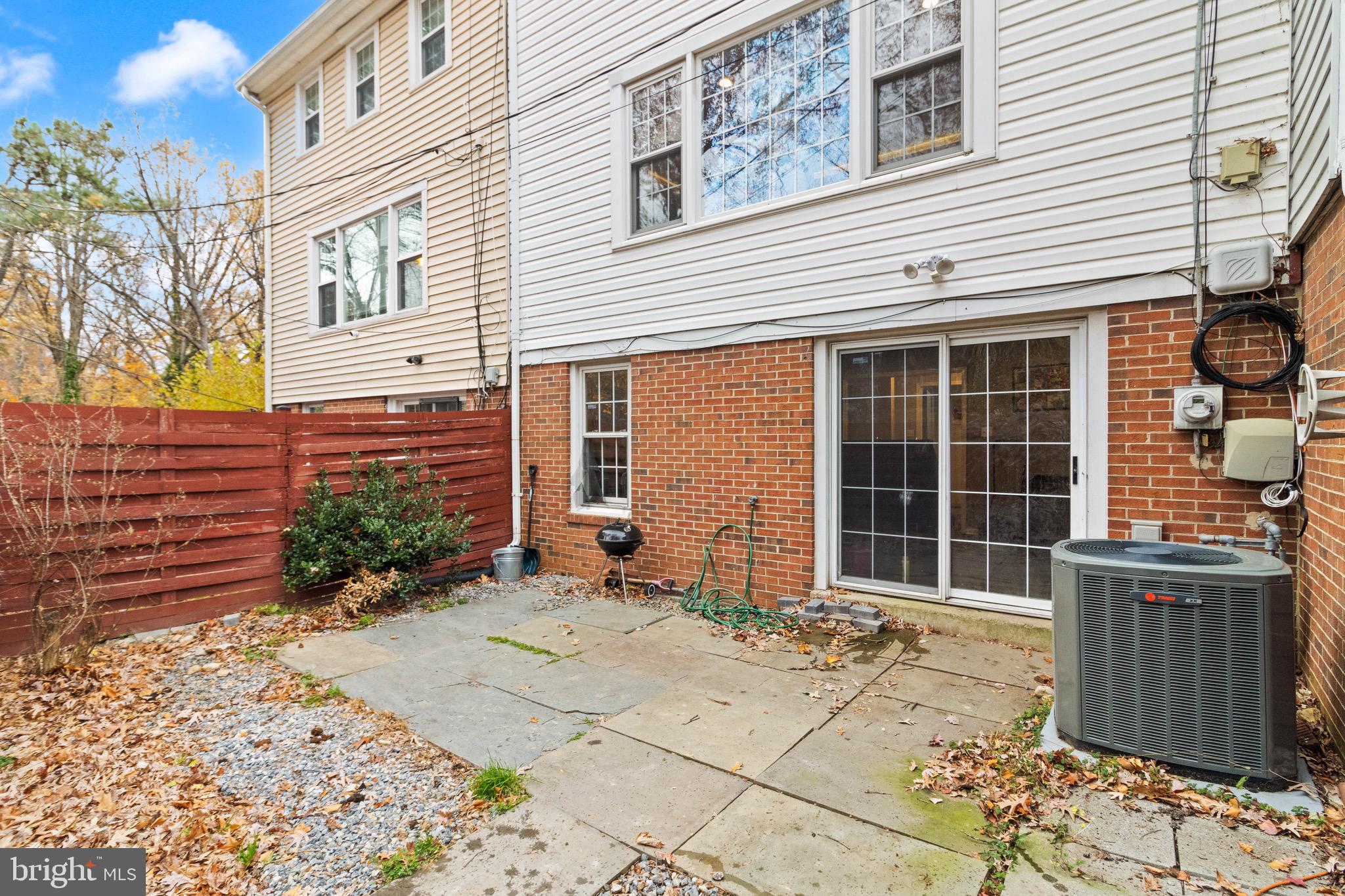 GREENWICH HILL - Residential