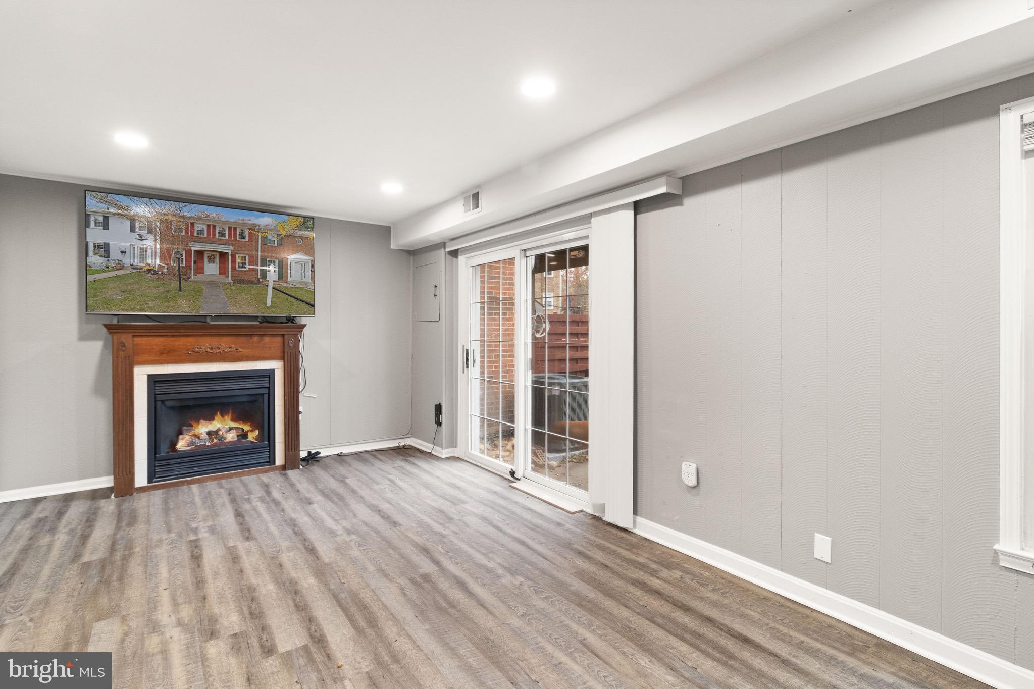 GREENWICH HILL - Residential