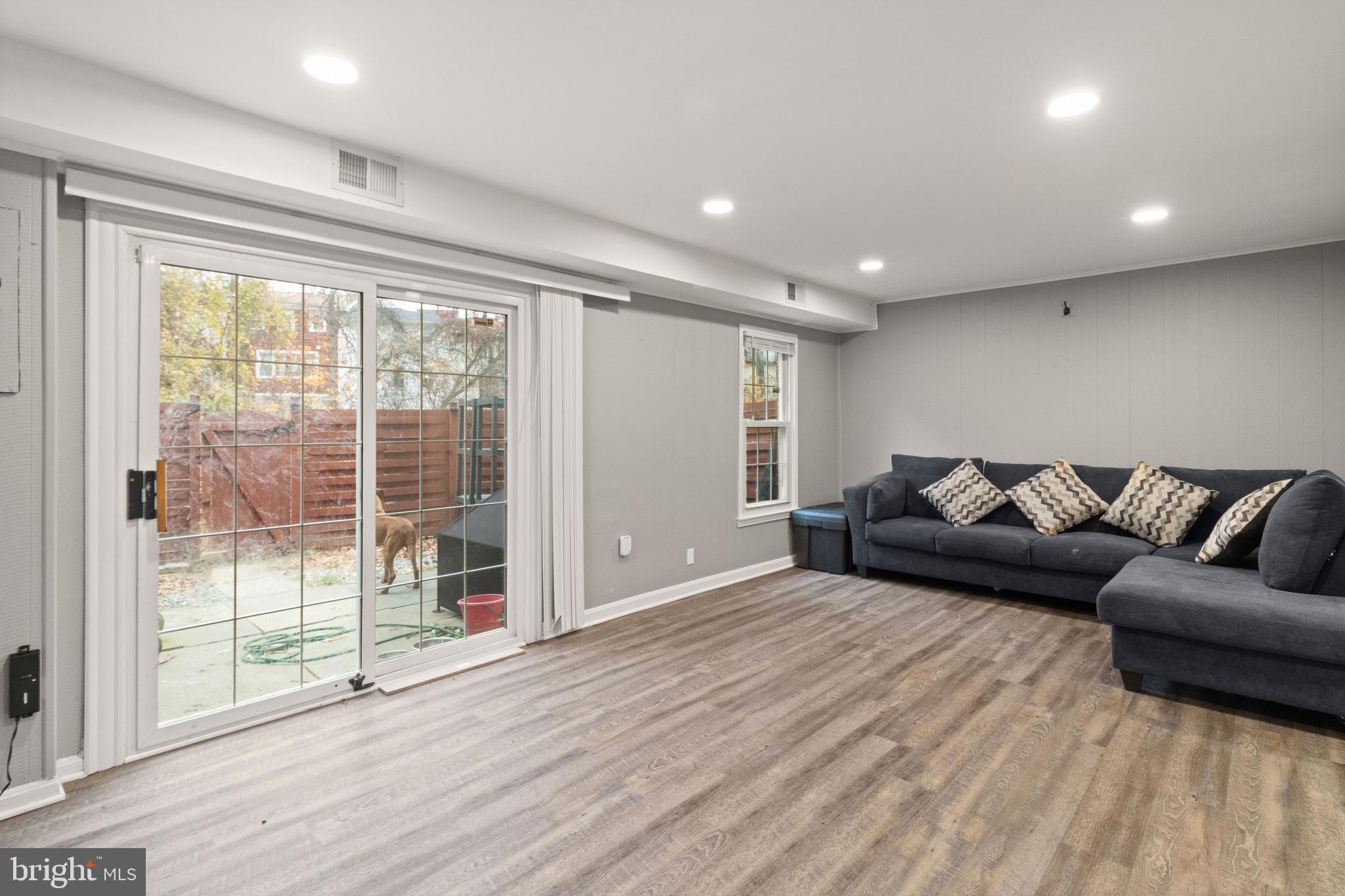 GREENWICH HILL - Residential