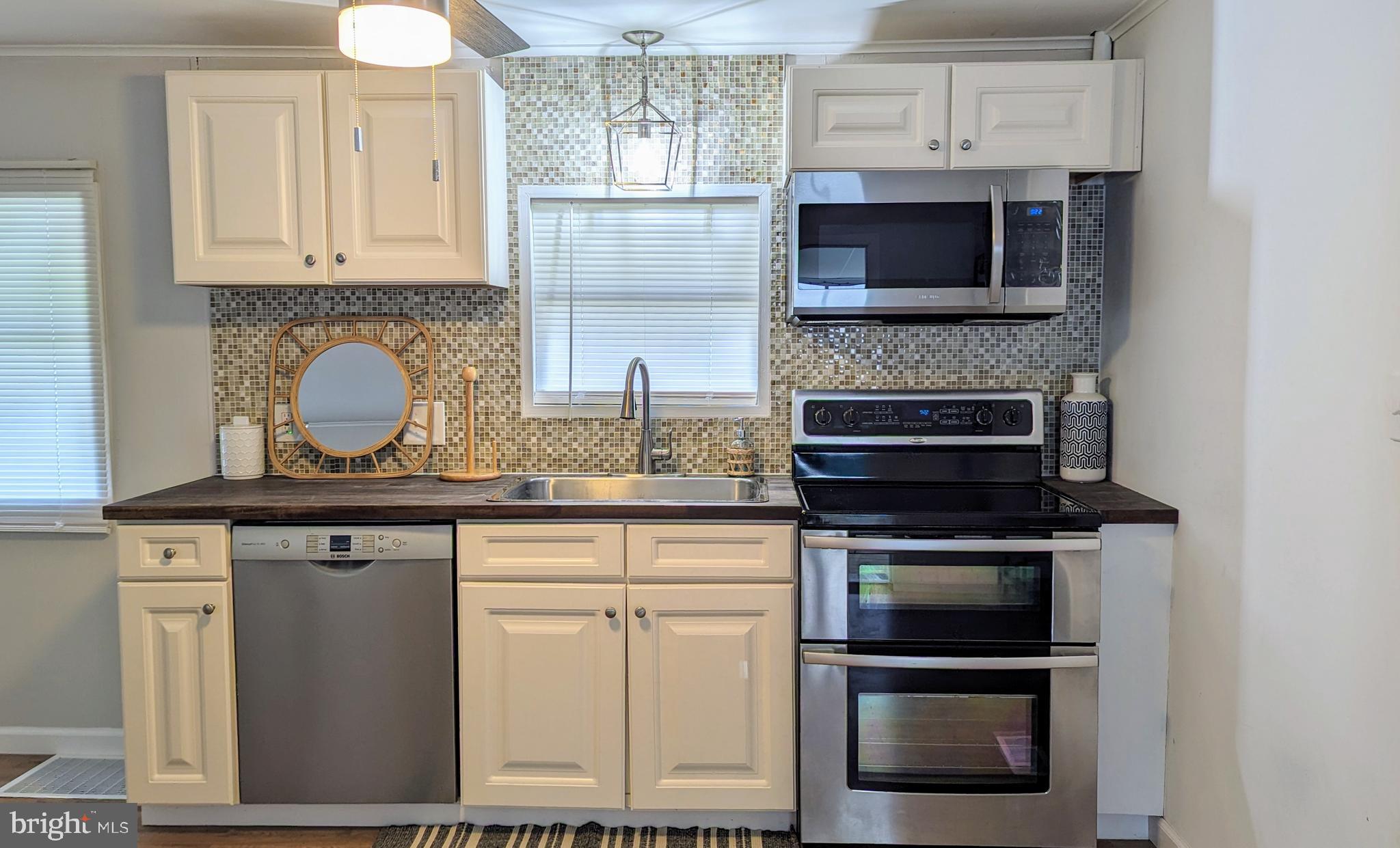 1976 N. EAST AVE, 32