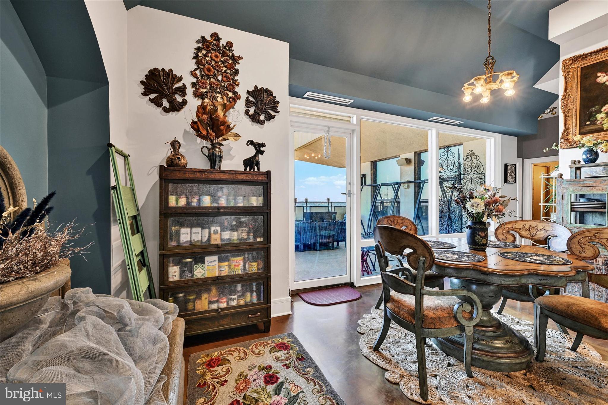 RIDGELY TOWSON CENTER - Residential