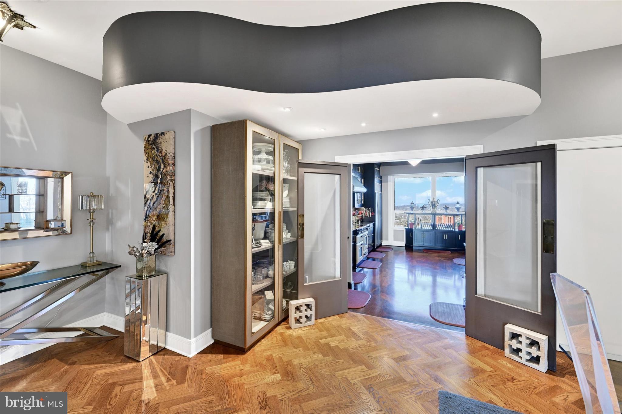 RIDGELY TOWSON CENTER - Residential