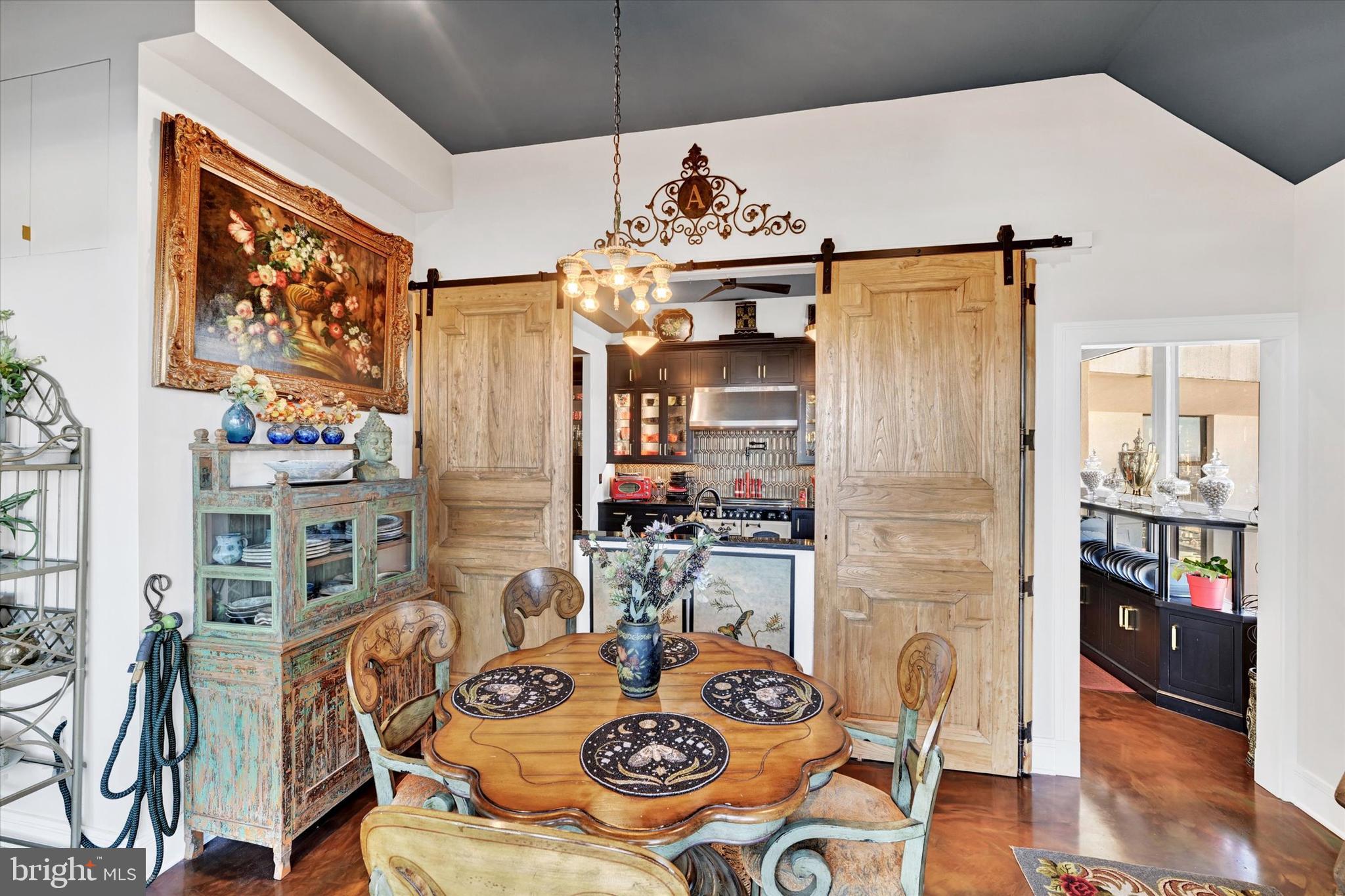 RIDGELY TOWSON CENTER - Residential