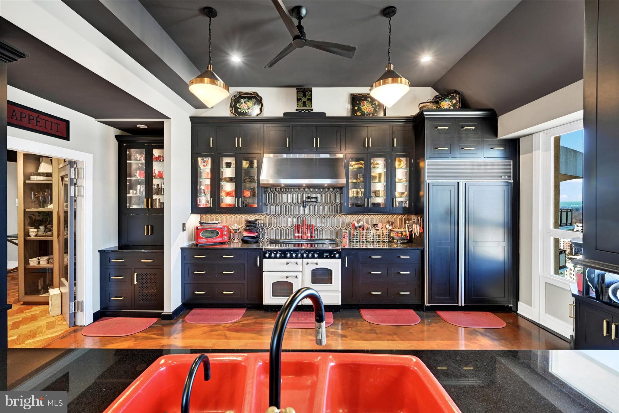 RIDGELY TOWSON CENTER - Residential