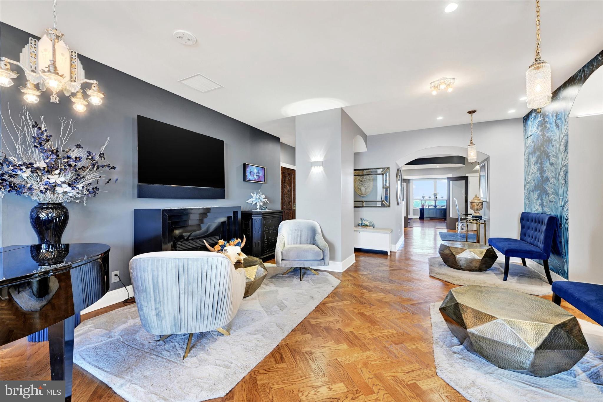 RIDGELY TOWSON CENTER - Residential