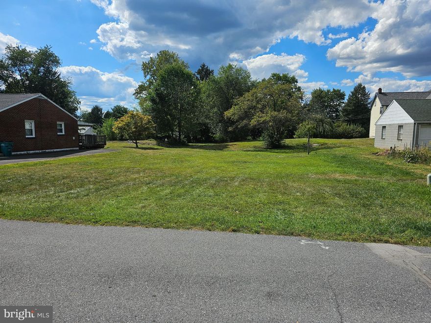 Utilities already available at the lot! No city taxes. Located in the highly desirable Halfway community, just three neighborhood blocks from Marty Snook Park—featuring walking trails, playgrounds, a public pool, pickleball, tennis, basketball courts, and more.