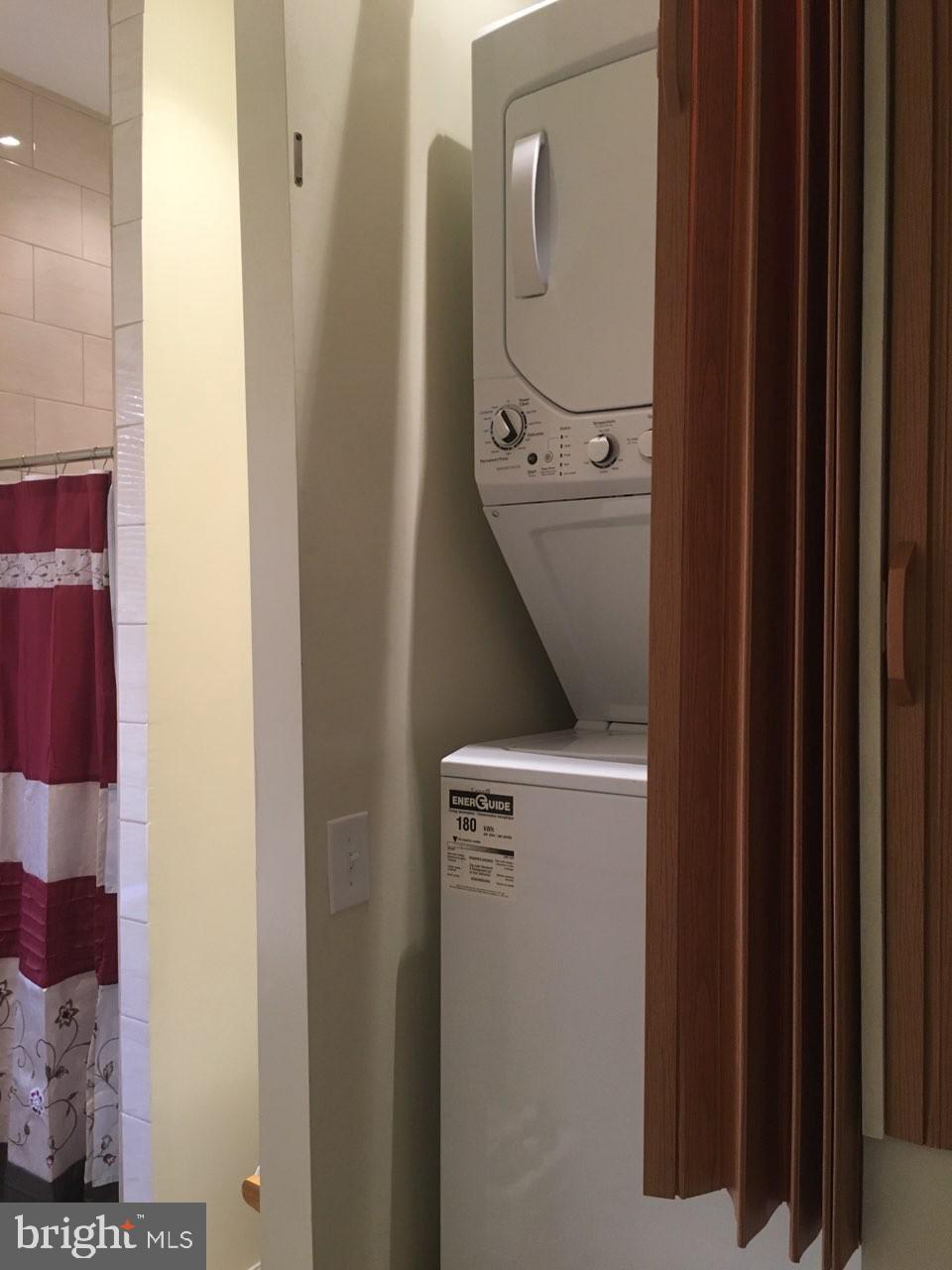 QUEEN VILLAGE - Residential Lease