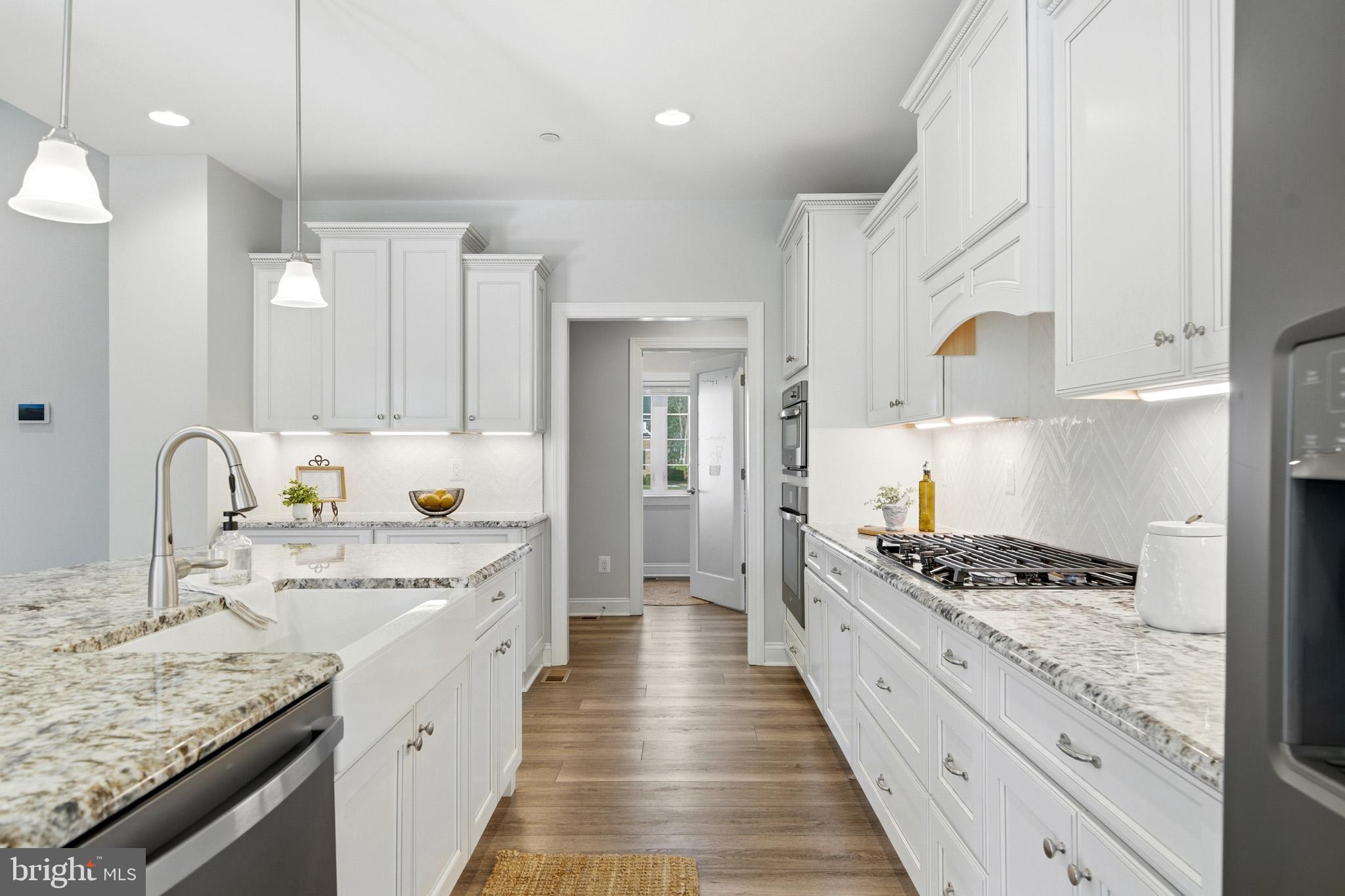 TWIN PONDS - Residential