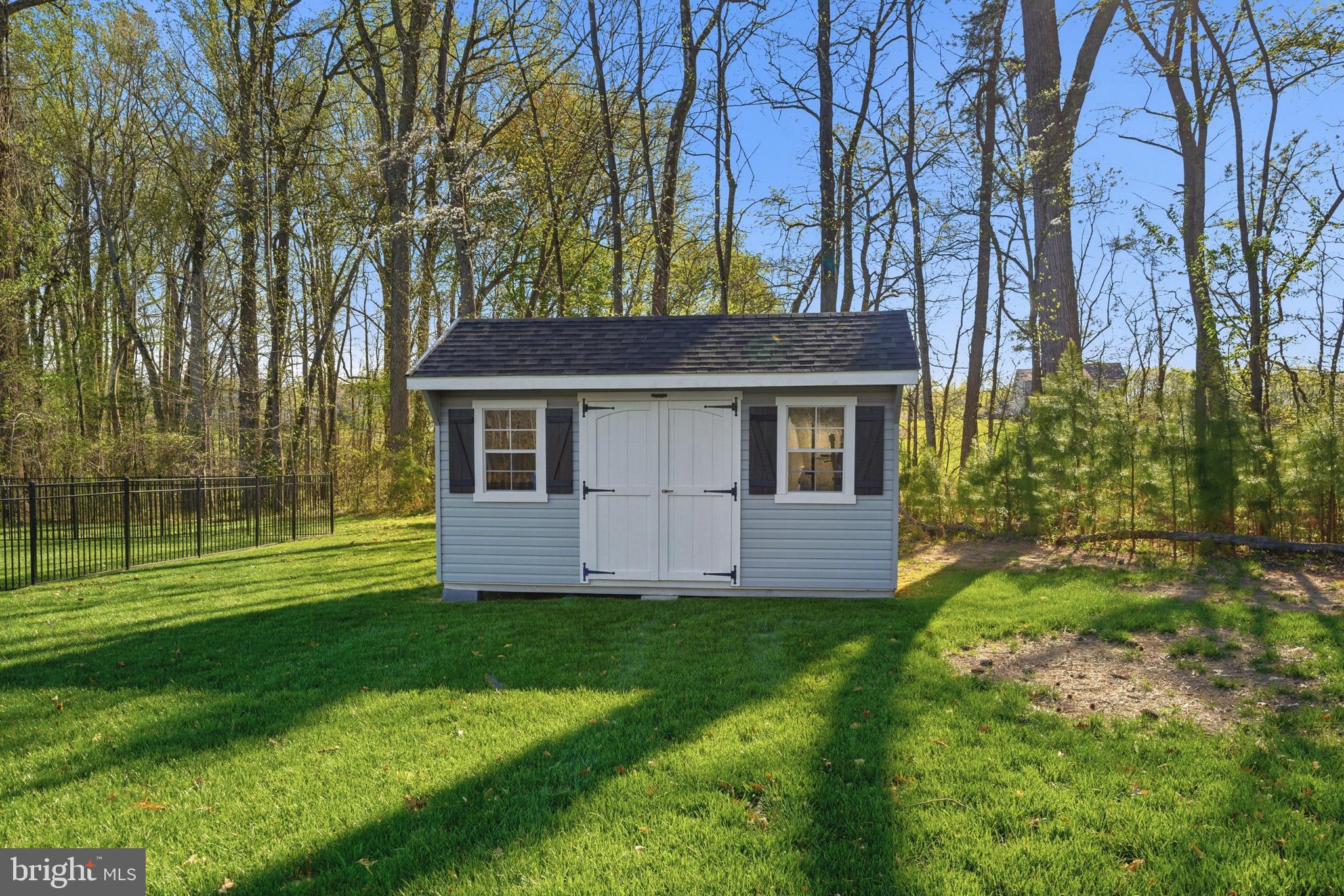 TWIN PONDS - Residential