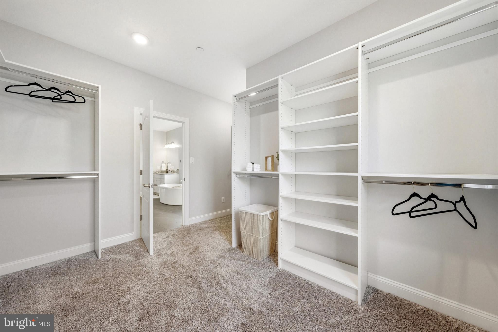 TWIN PONDS - Residential