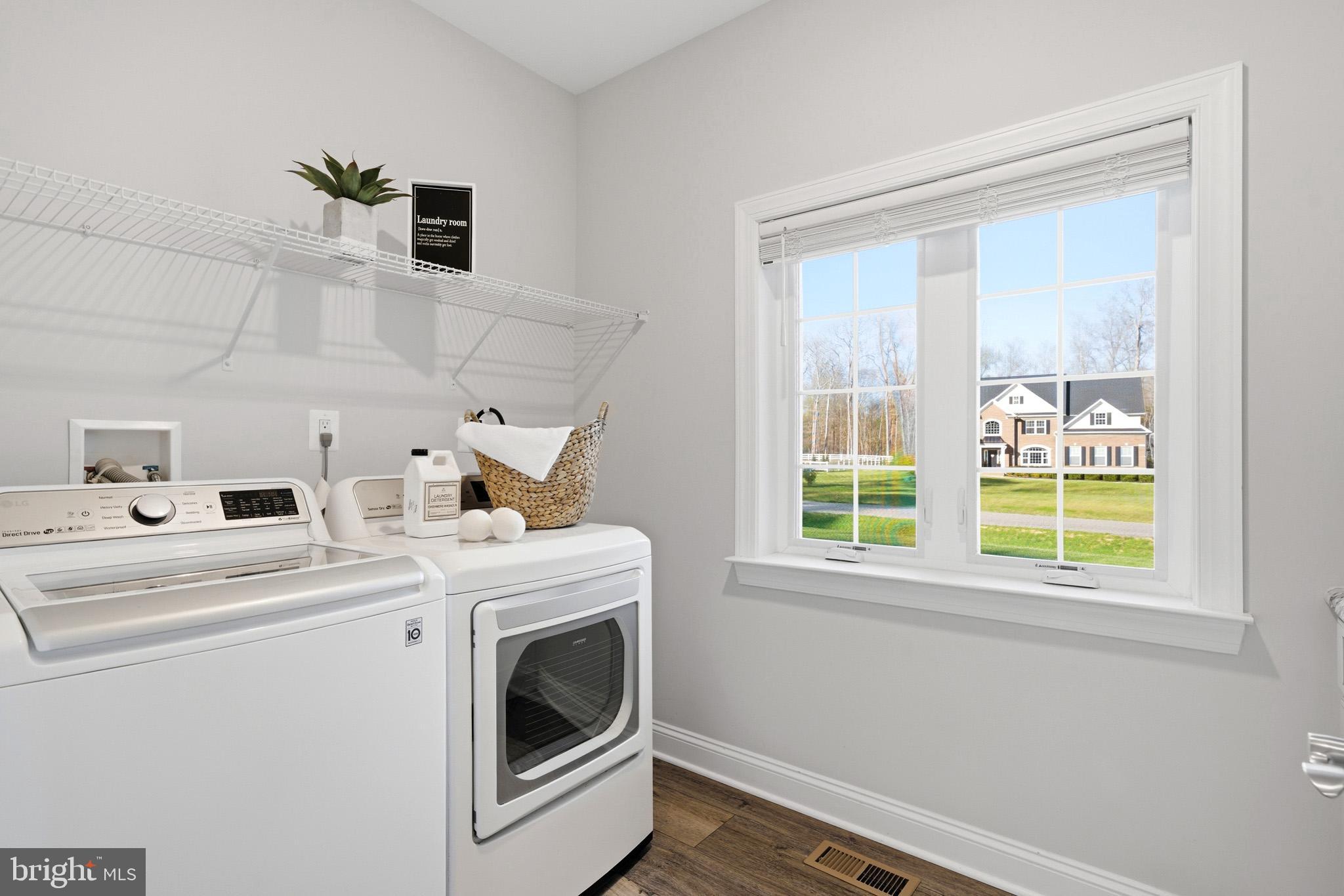 TWIN PONDS - Residential