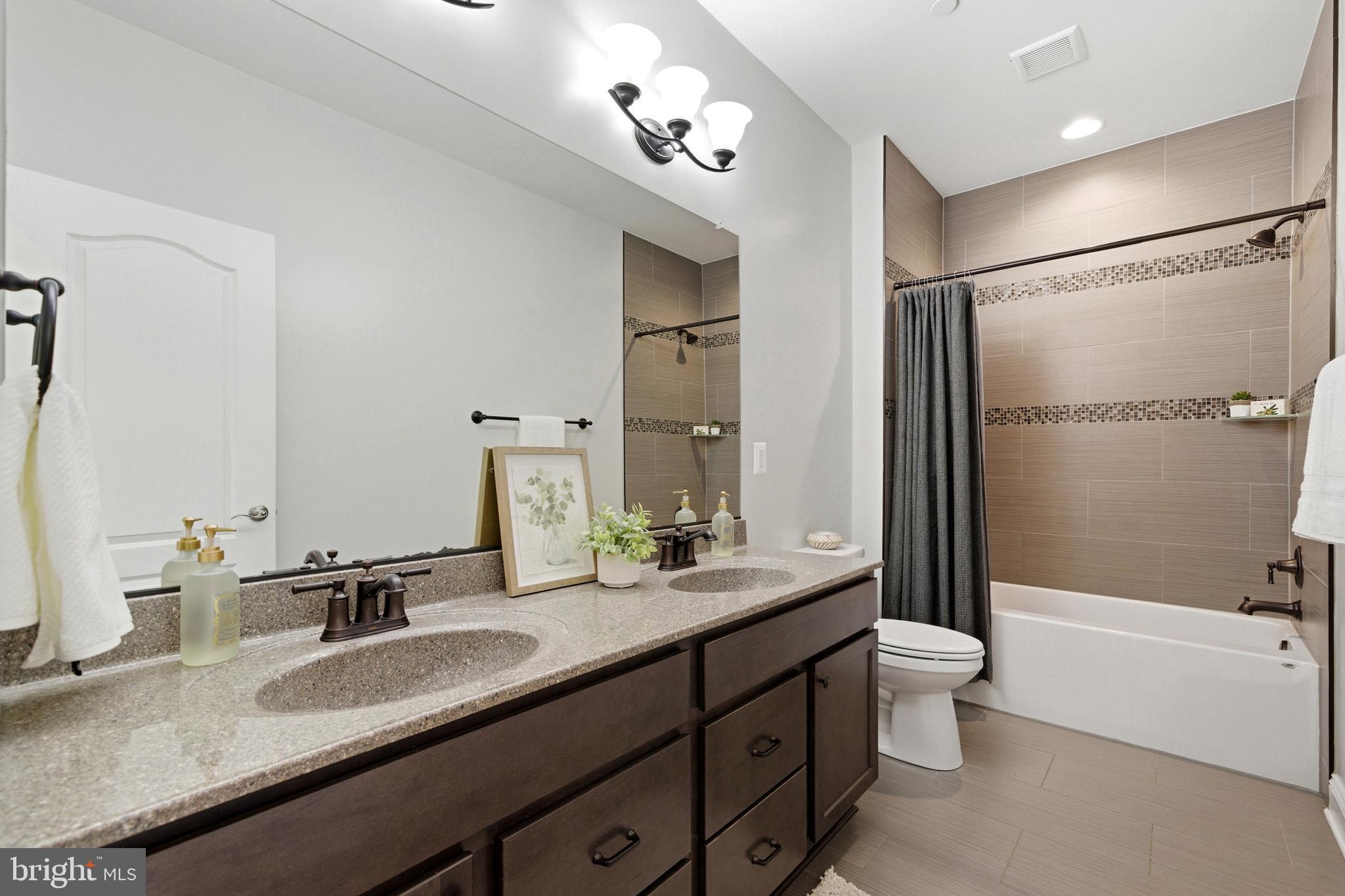 TWIN PONDS - Residential