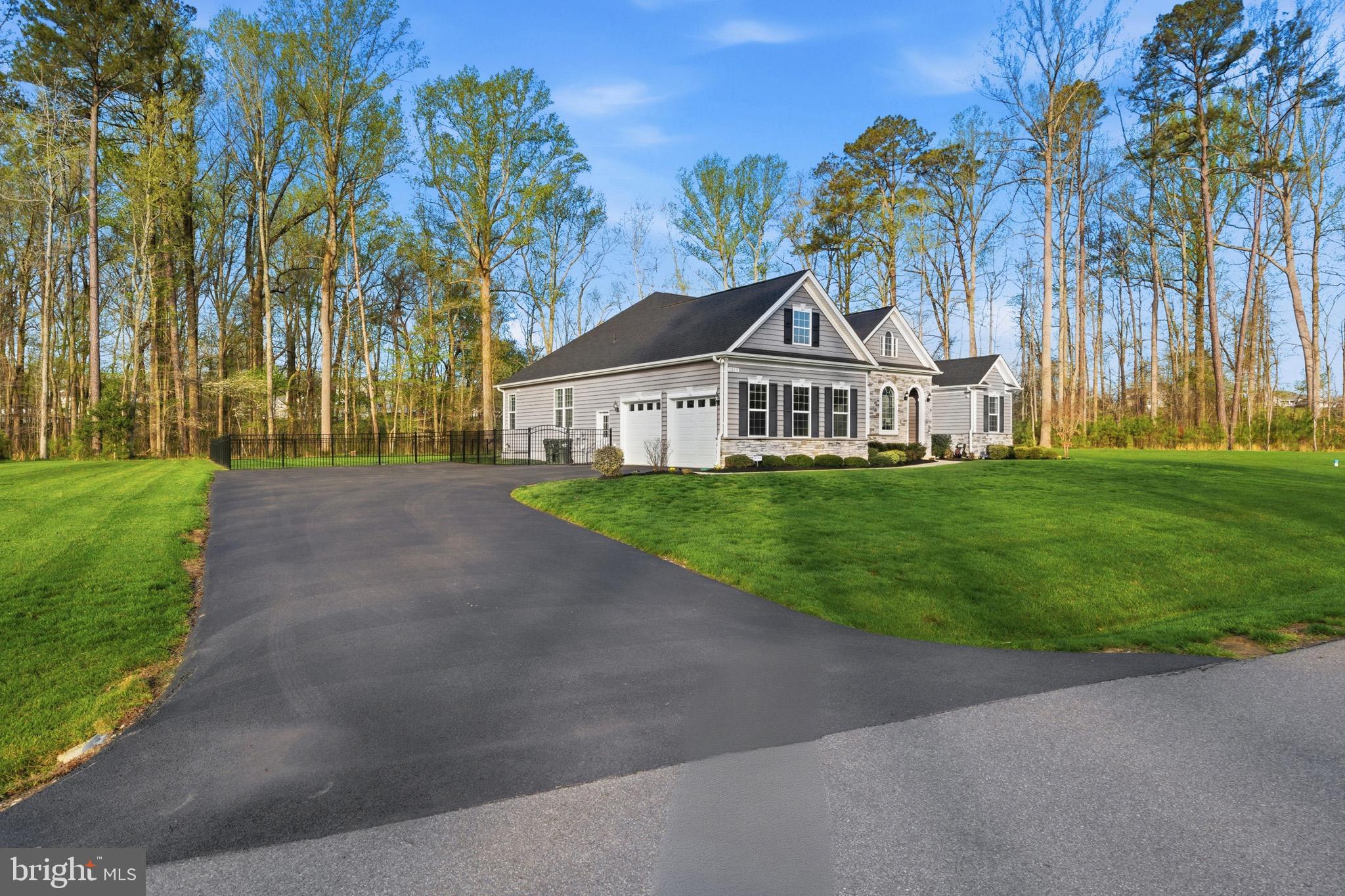 TWIN PONDS - Residential