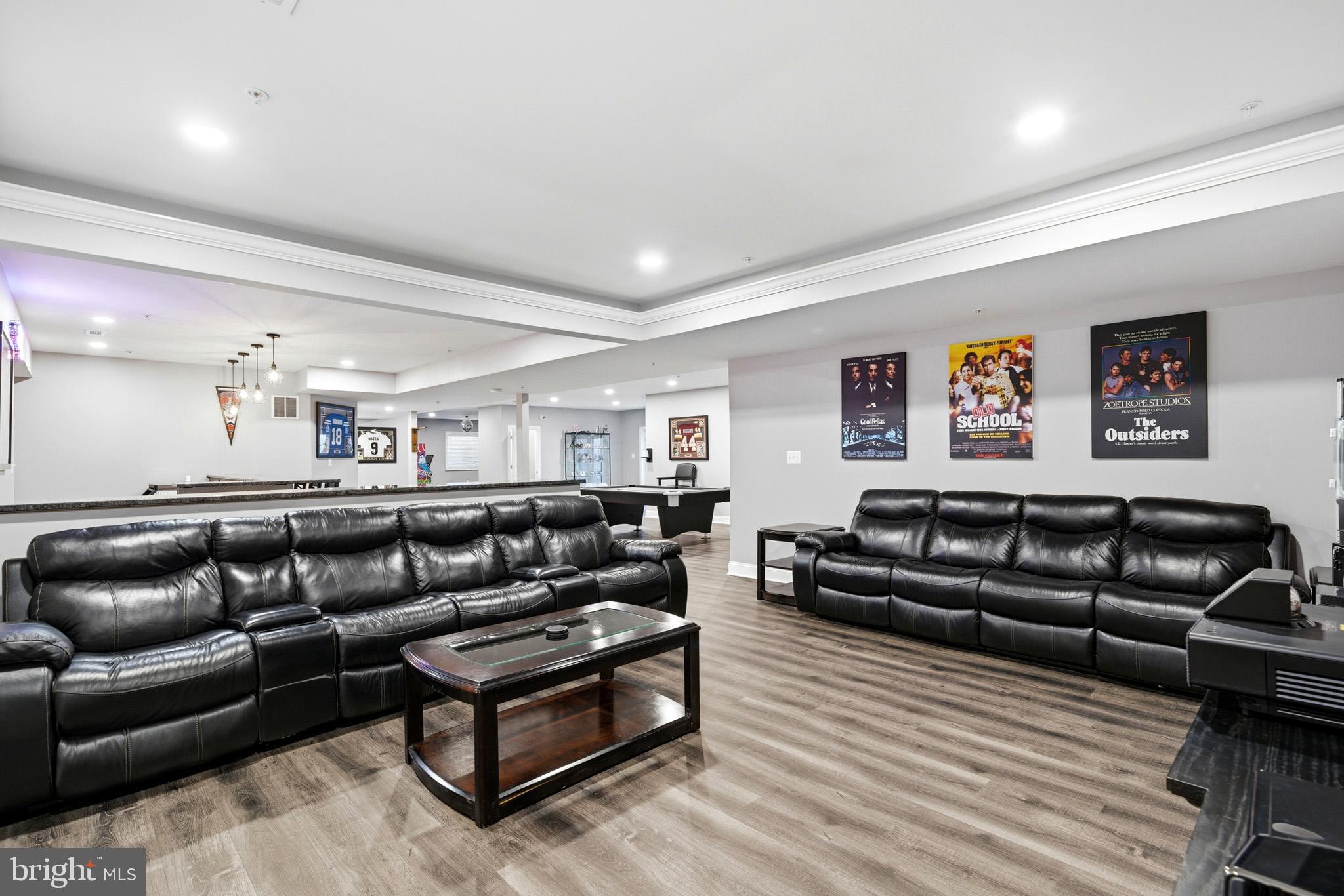 TWIN PONDS - Residential