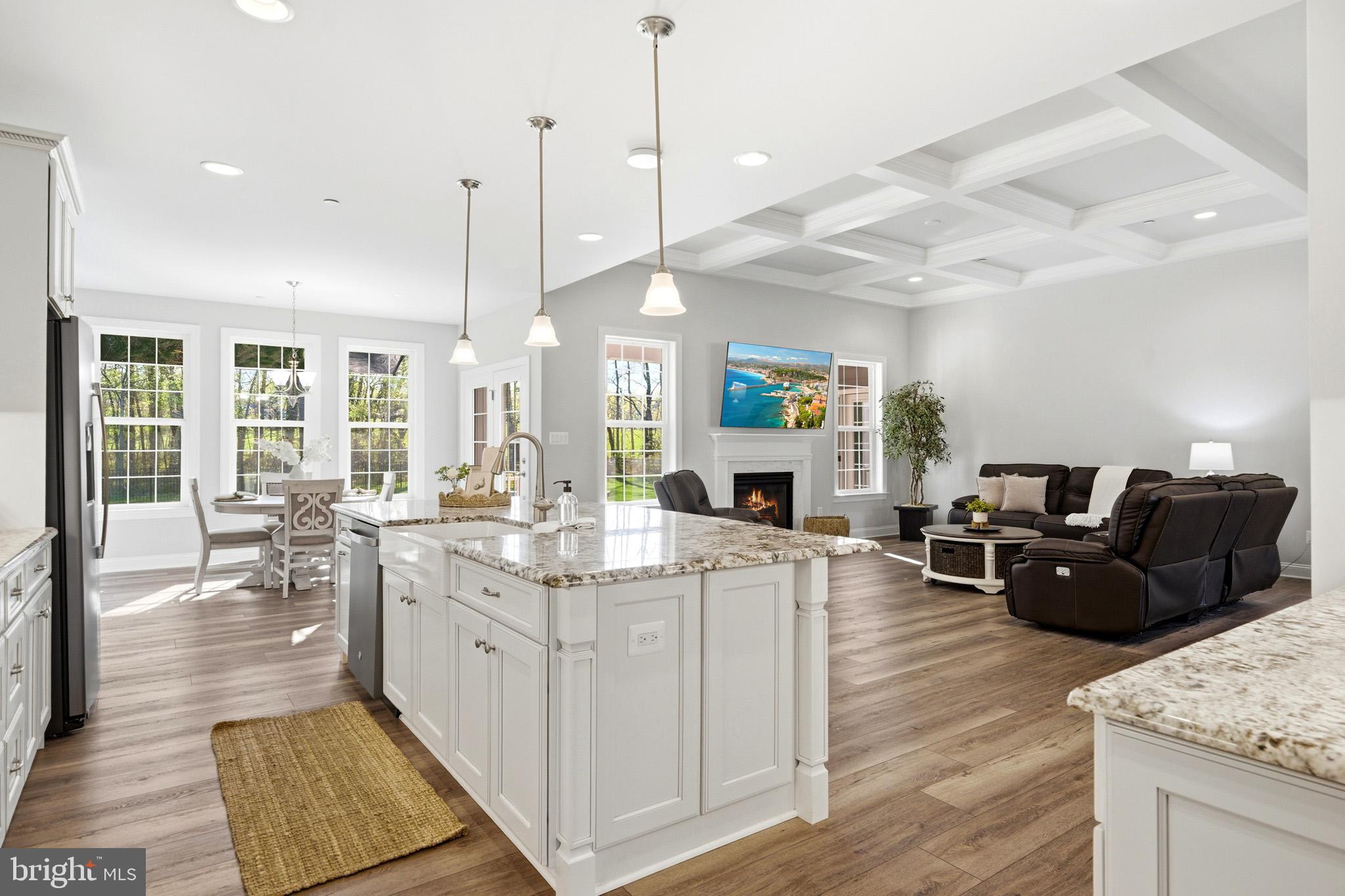 TWIN PONDS - Residential