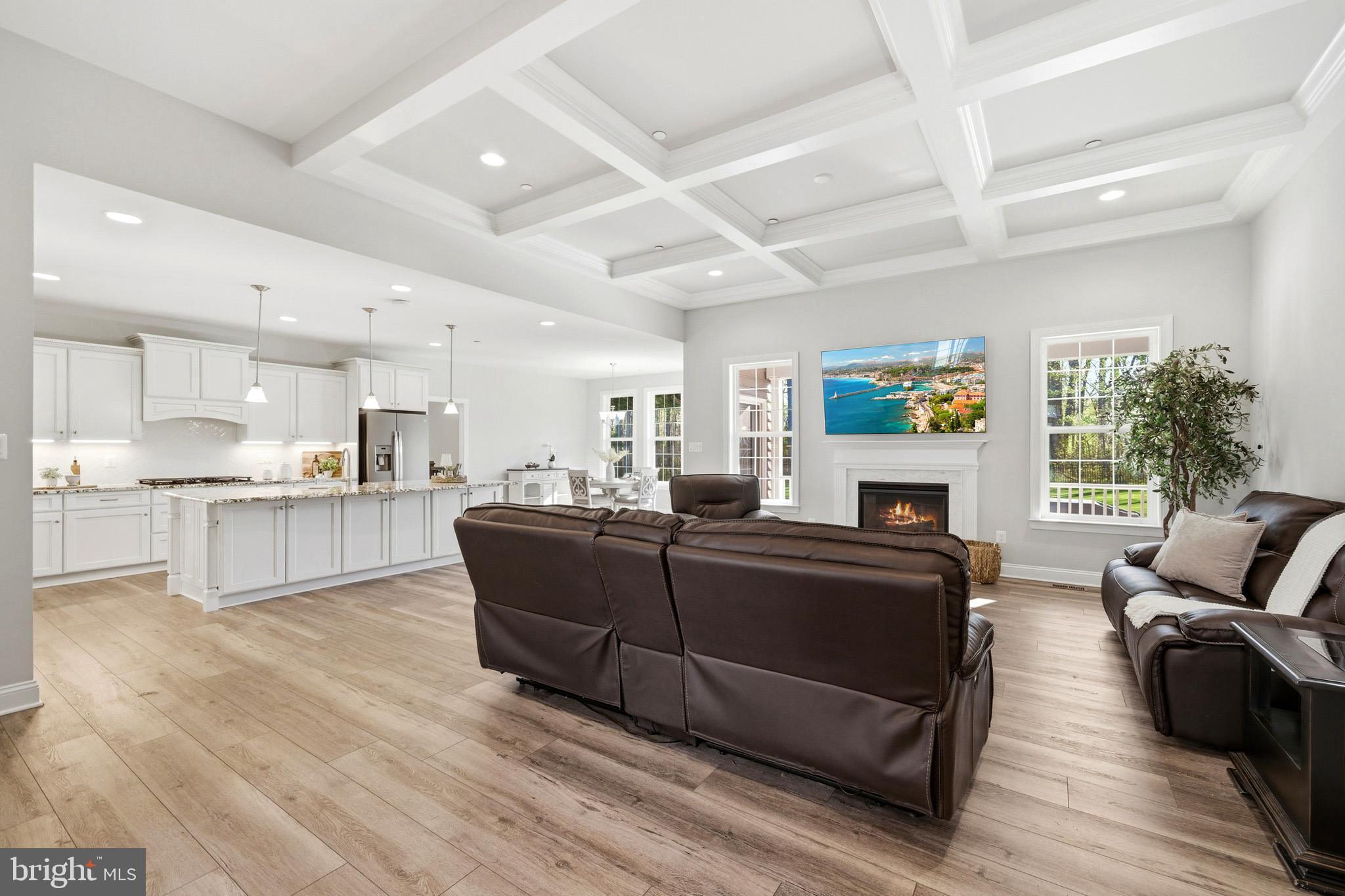 TWIN PONDS - Residential