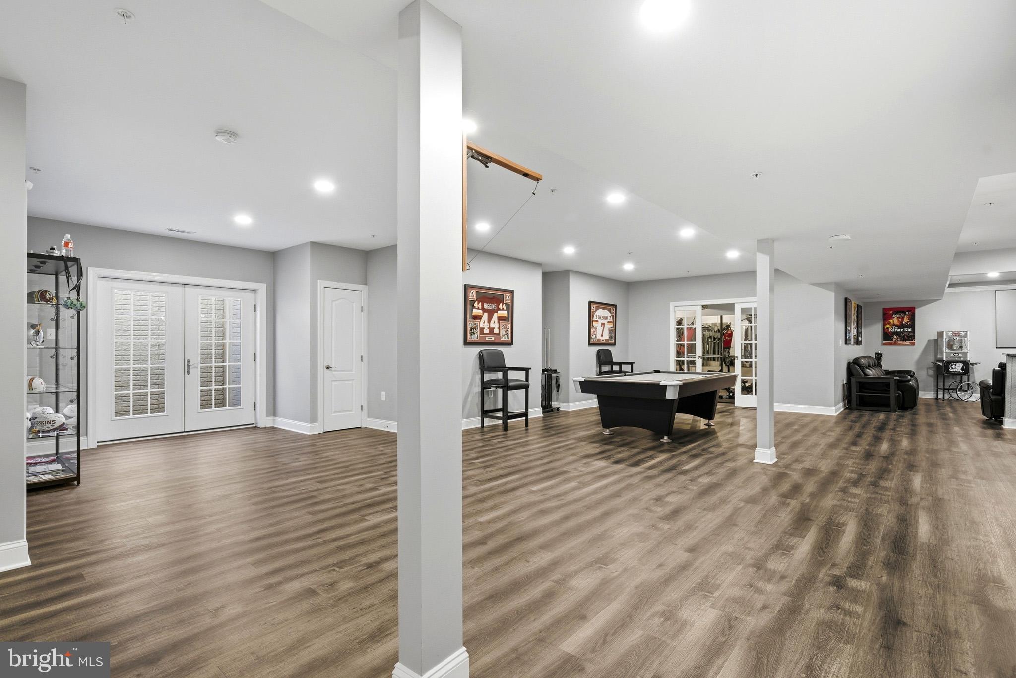 TWIN PONDS - Residential