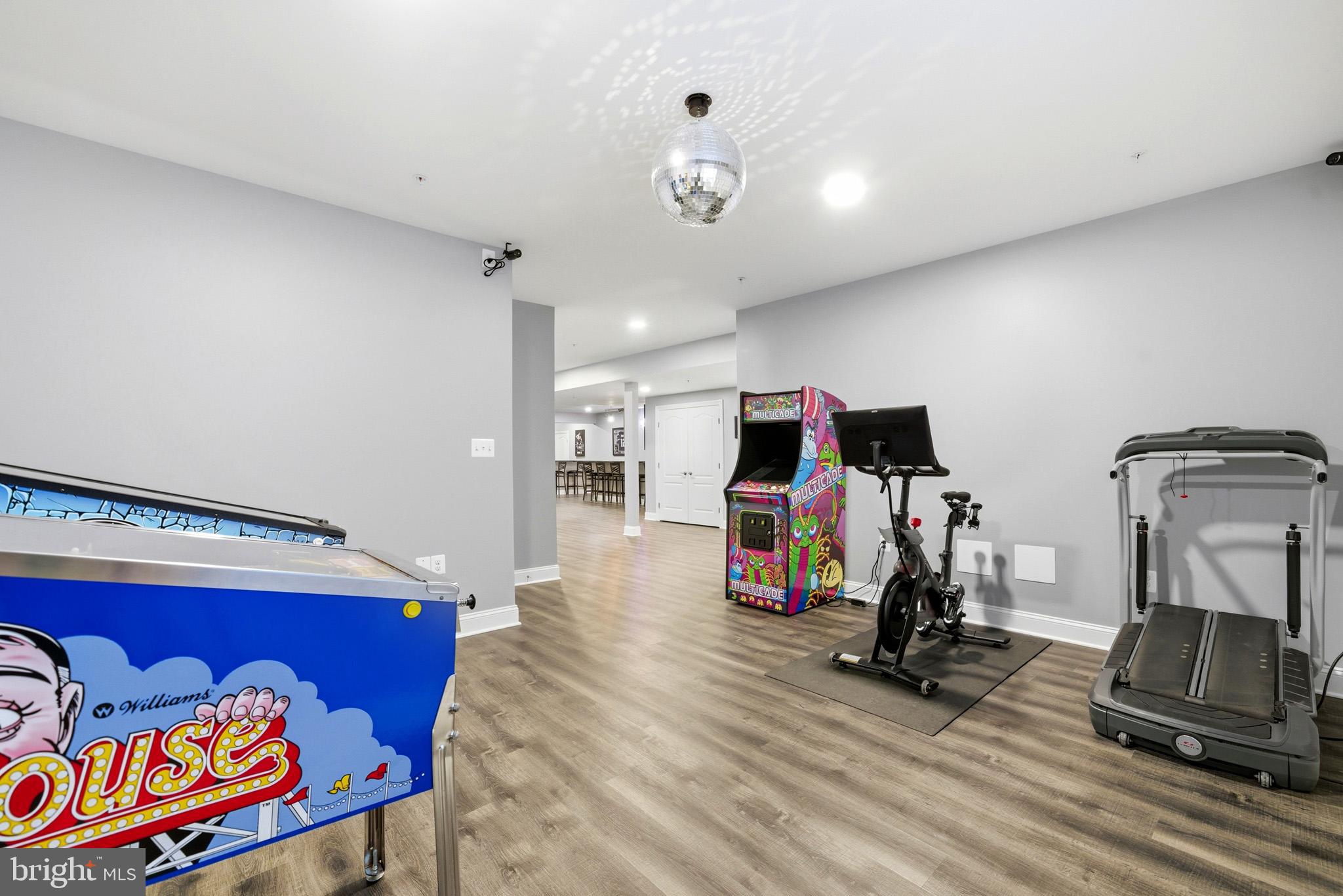 TWIN PONDS - Residential