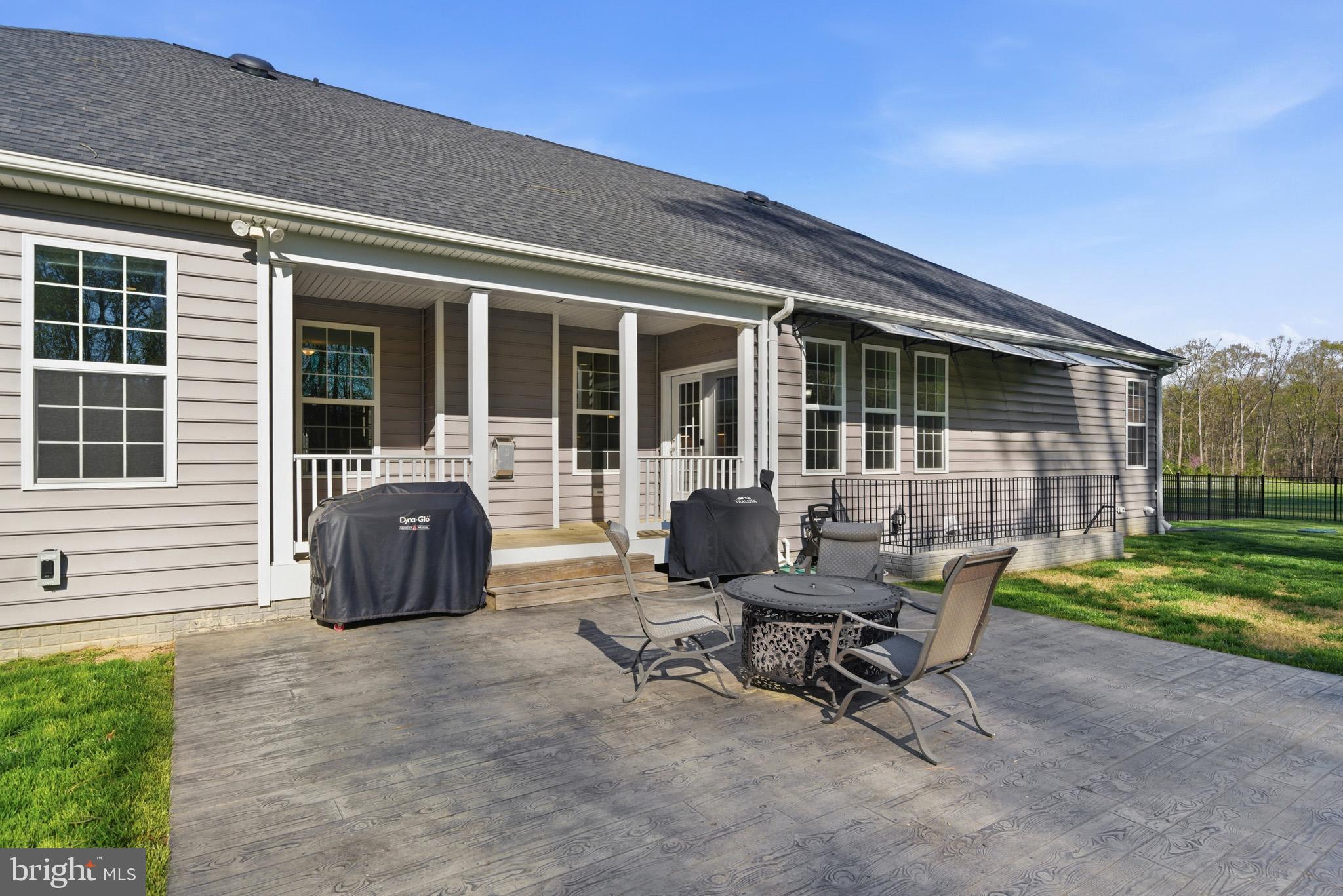 TWIN PONDS - Residential