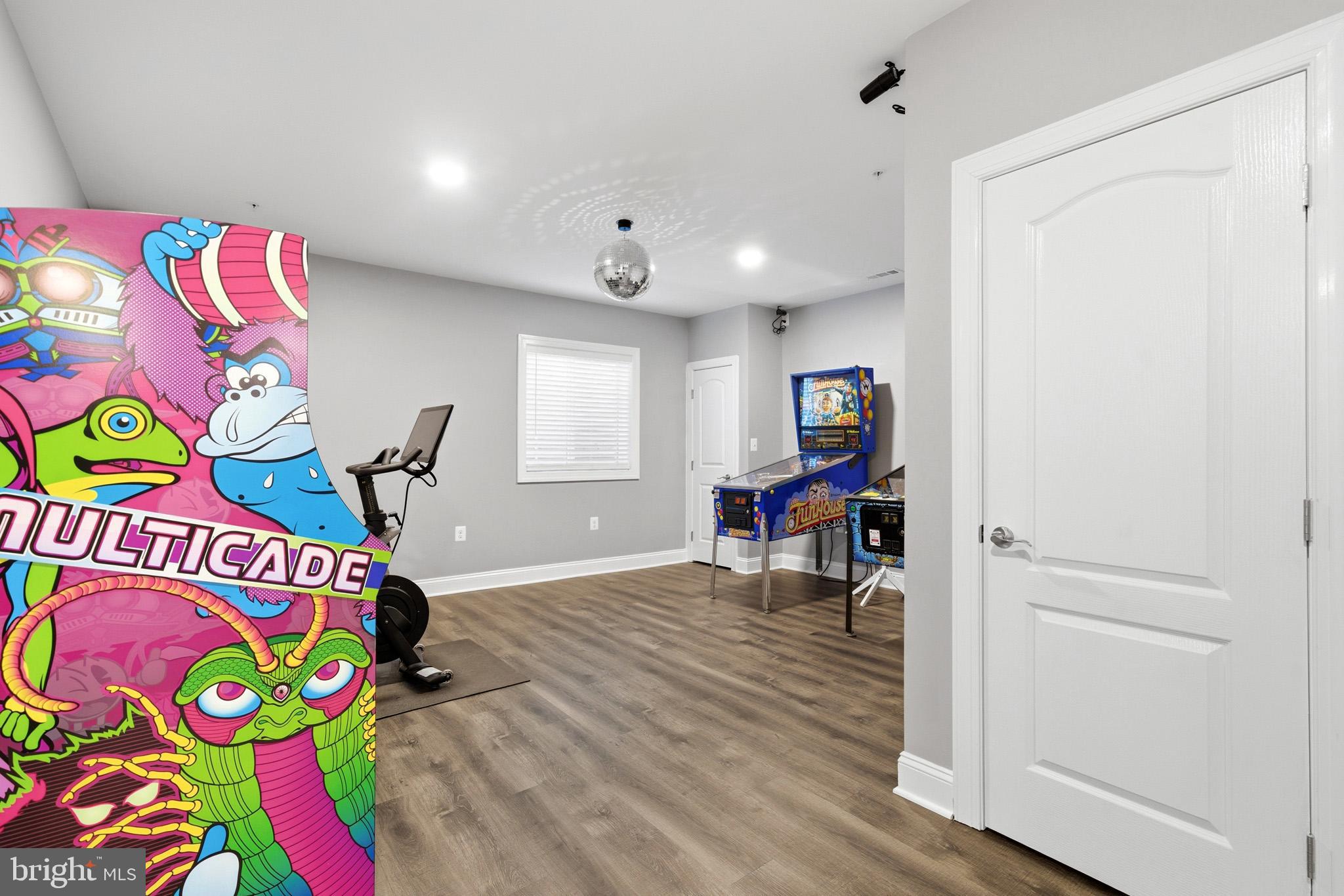 TWIN PONDS - Residential