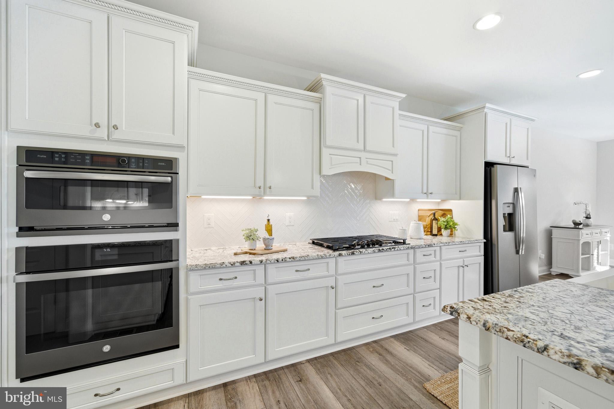 TWIN PONDS - Residential