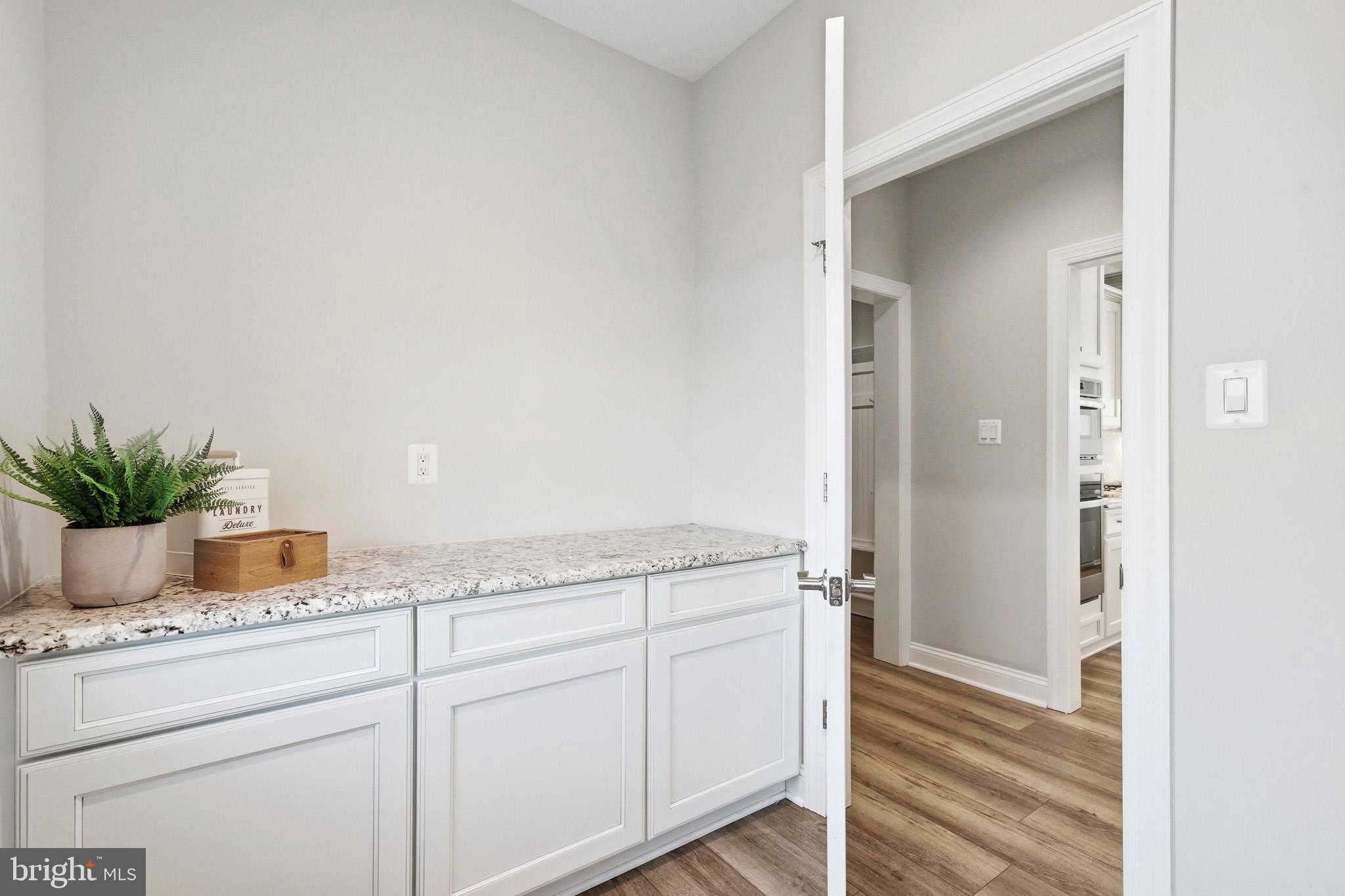 TWIN PONDS - Residential