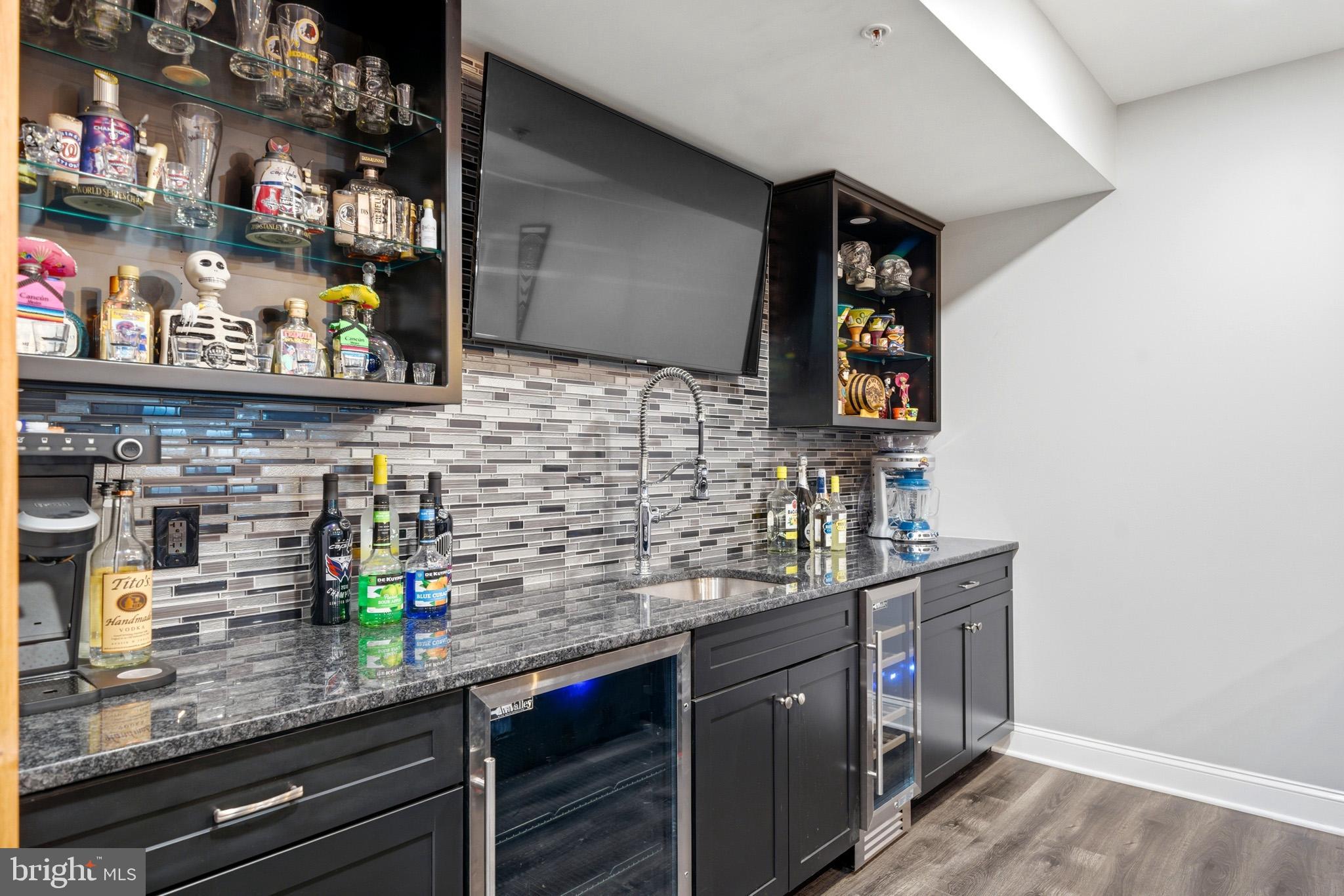 TWIN PONDS - Residential