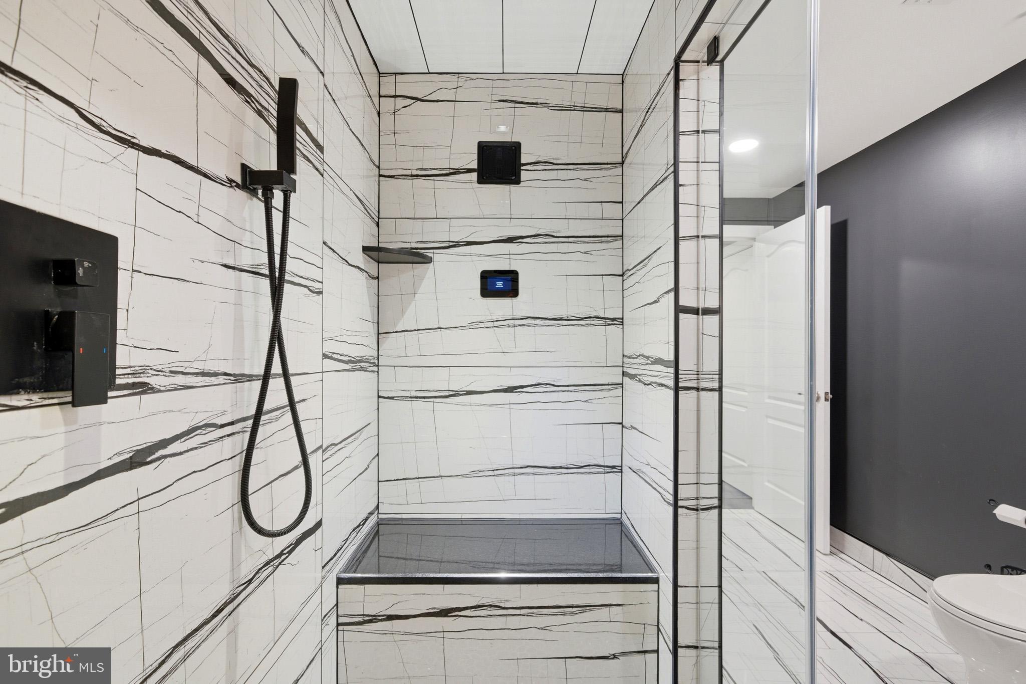 TWIN PONDS - Residential