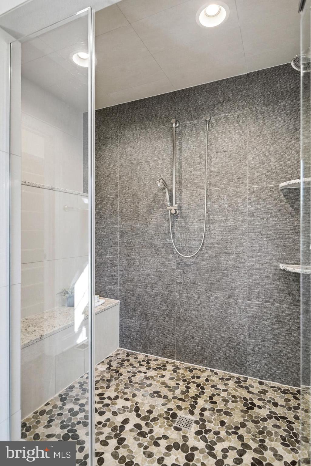 TWIN PONDS - Residential