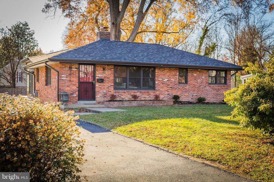 A Hollin Hall Classic like no other! One lvl living at its finest. 2015 - Complete Remodel, soothing colors, lighting, smartly designed space. Many luxury upgrades: New floor plan, heated bath floors, cove ceiling lights, new insulation, plumbing, HVAC, electrical, roof, deck, windows, almost new home!  Owned by custom builder & realtor no corners were cut here. LED lights thru-out. Owner is Agent