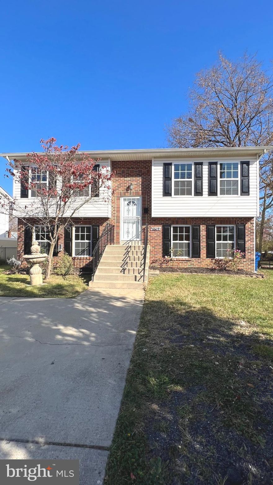 This beautiful home is available in time to get settled for the holidays! Spacious home with 2 large bedrooms on the upper level and 3 bedrooms in the fully basement.