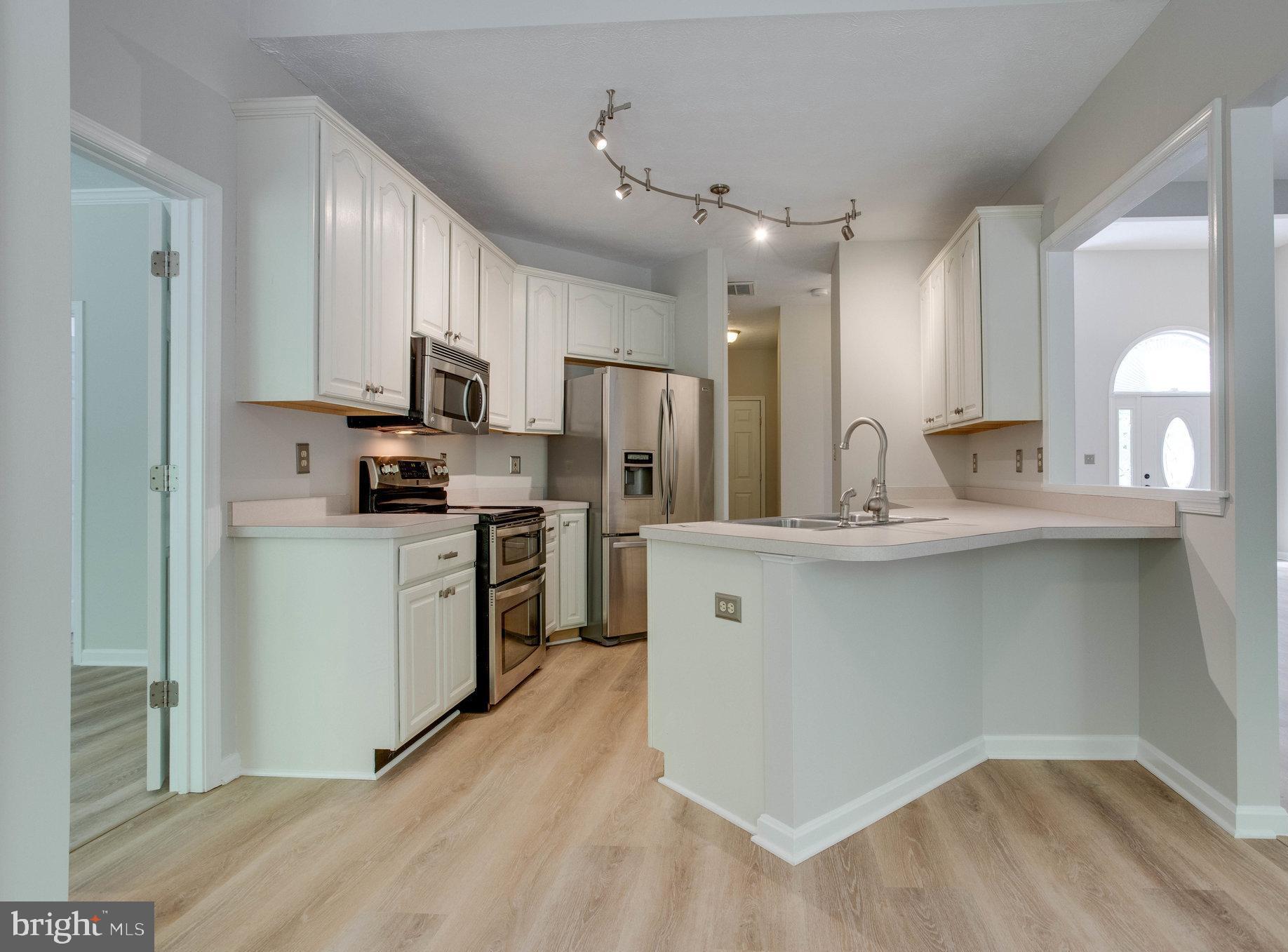 19136 HAMLET COURT