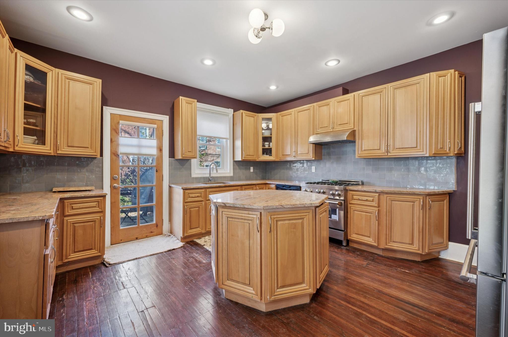 UNIVERSITY CITY - Residential