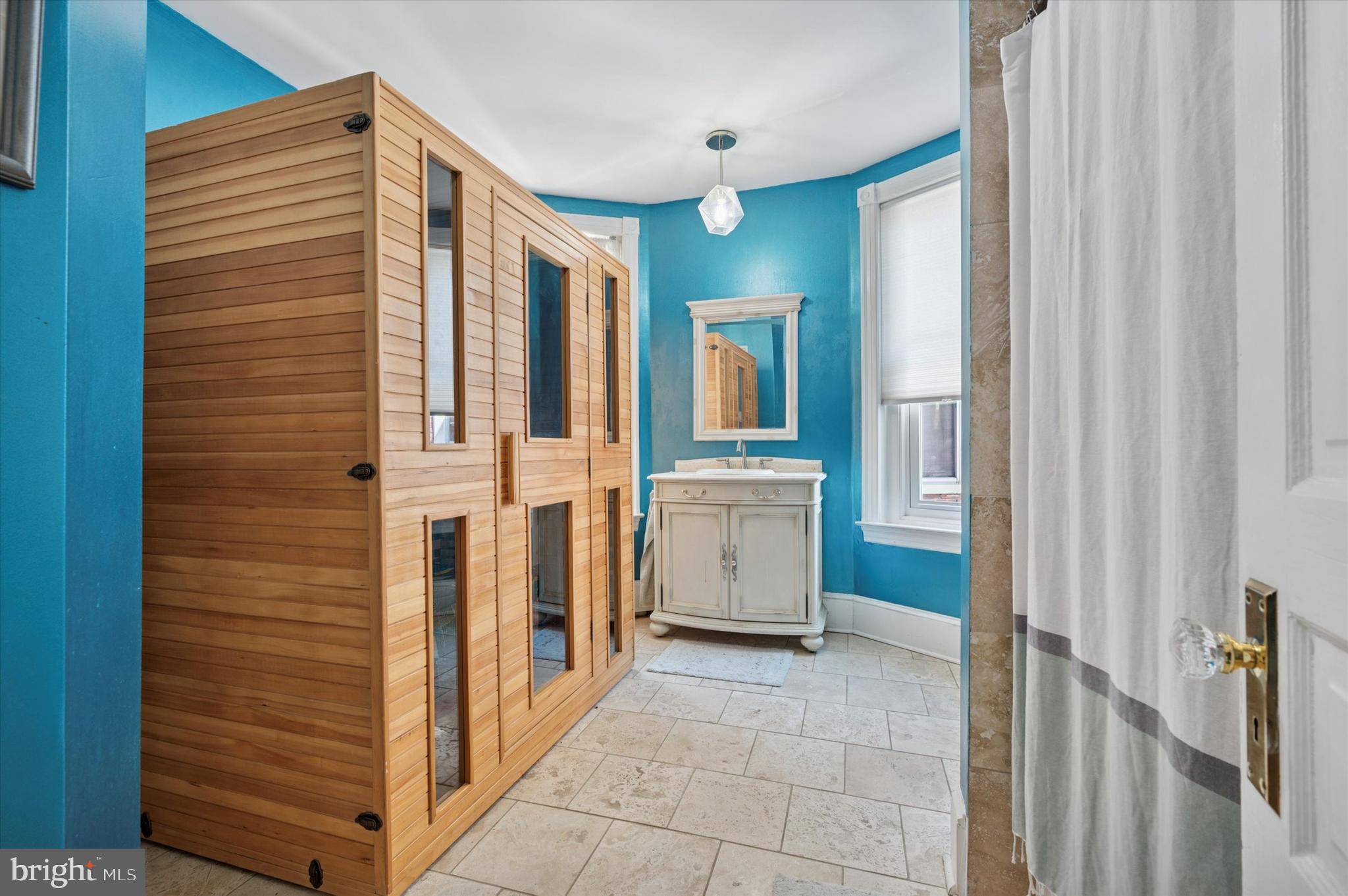 UNIVERSITY CITY - Residential