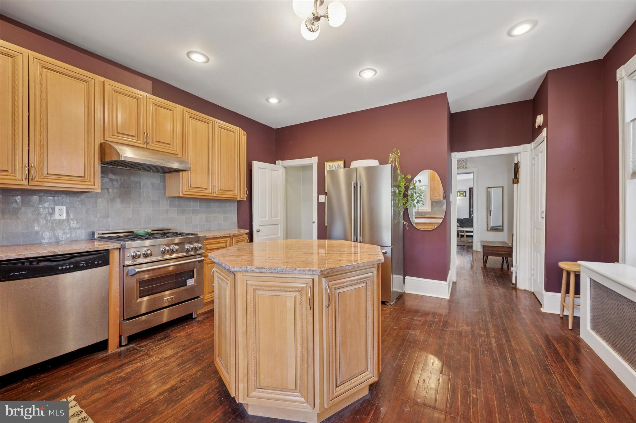 UNIVERSITY CITY - Residential