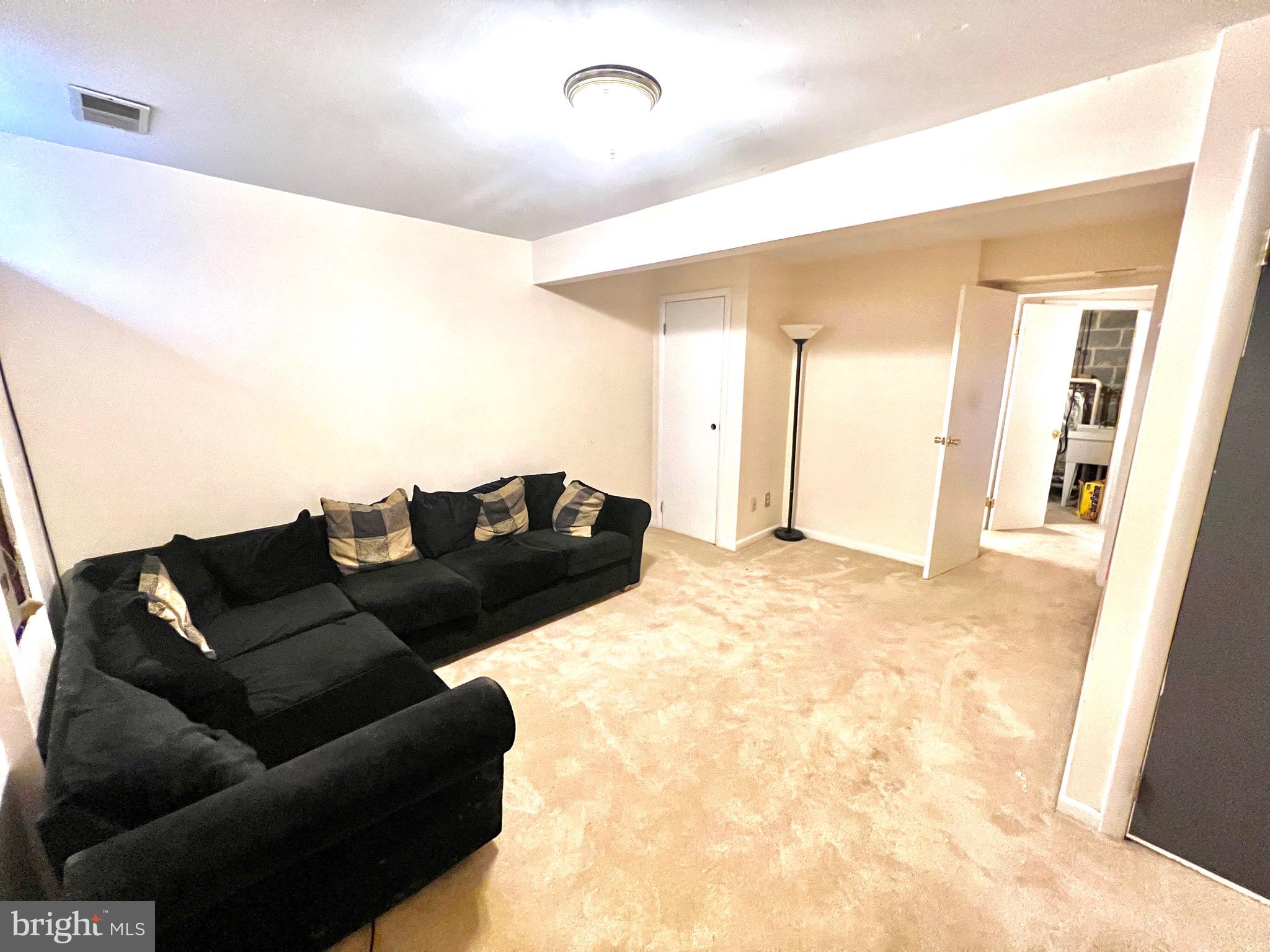 MIDDLEBROOK COMMONS - Residential