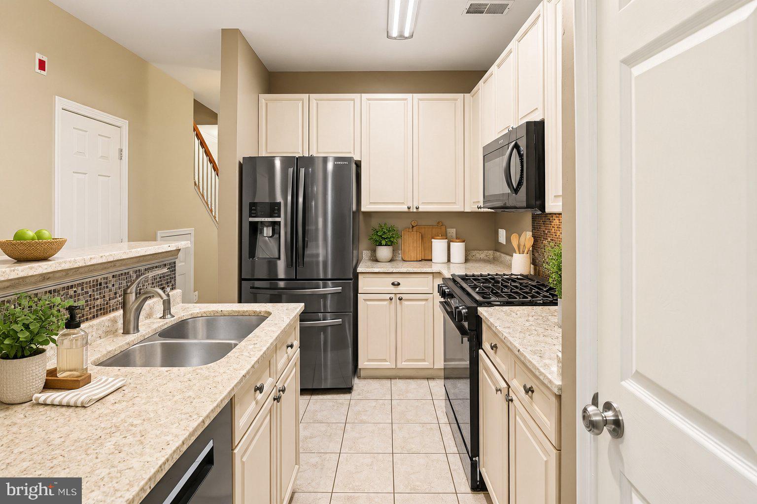 2663 MANHATTAN PLACE 112