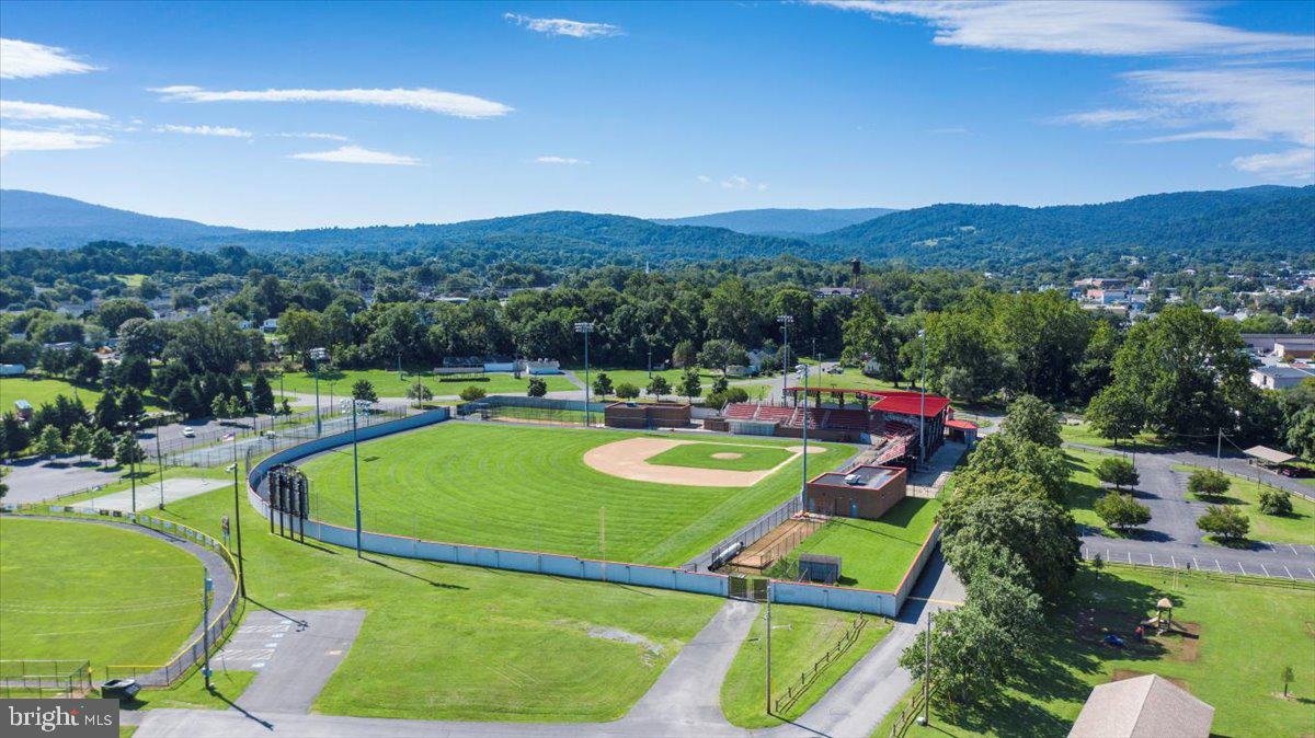 HENSEL STONE WOODS - Residential