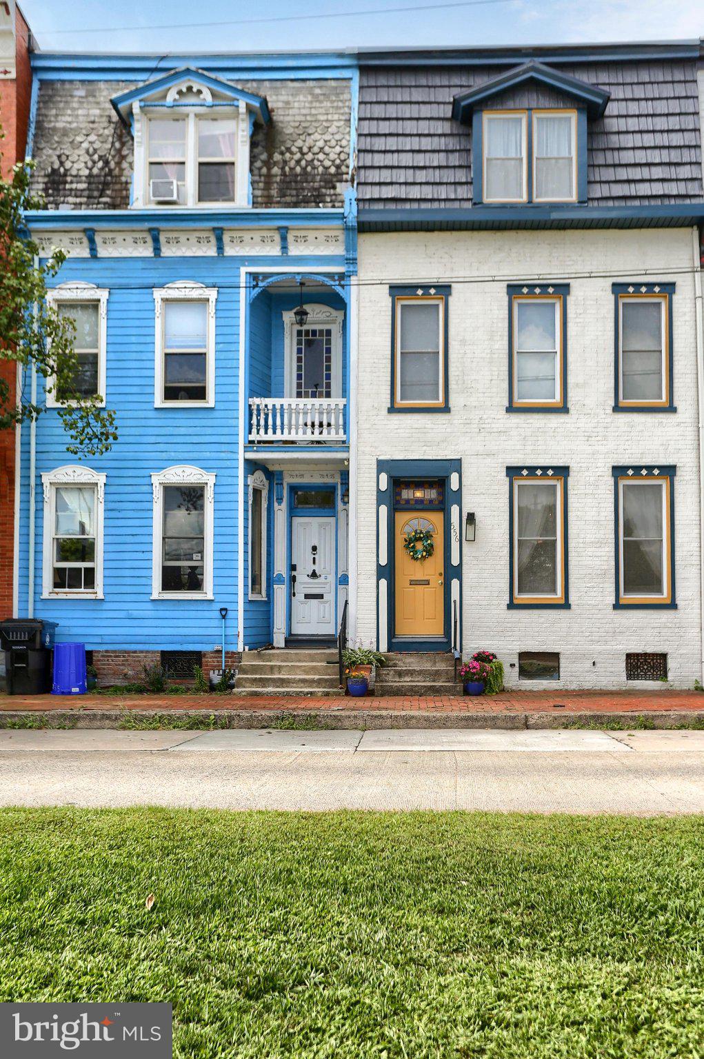 556 RACE STREET