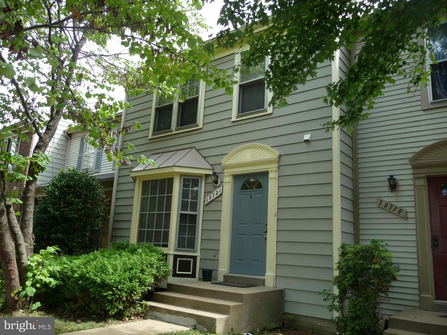 3 FULLY FINISHED LEVEL TOWNHOME IN MINT CONDITION.. READY TO MOVE IN.. NEW CARPETS.. NEW PAINT.. WALK-OUT BASEMENT IS FINISHED WITH LARGE FAMILY ROOM AND FULL BATH.. LOTS OF CLOSETS AND STORAGE.. FENCED IN BACKYARD.. HOME BACKS UP TO TREES.. GREAT LOCATION.. PLENTY OF PARKING..