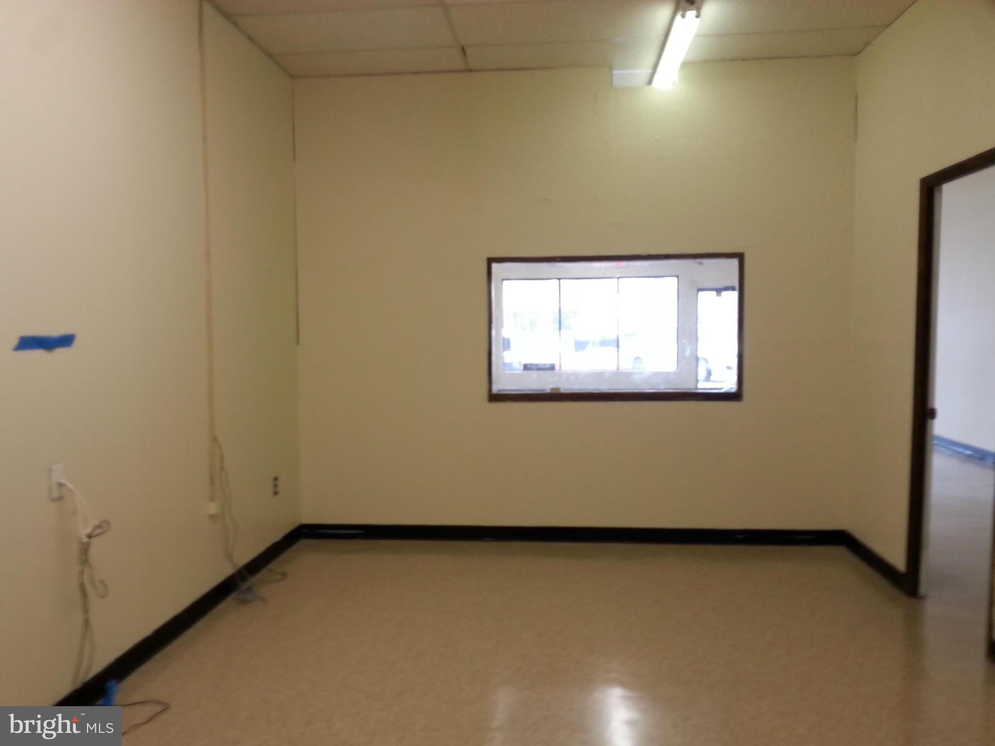 ABERDEEN HILLS - Commercial Lease