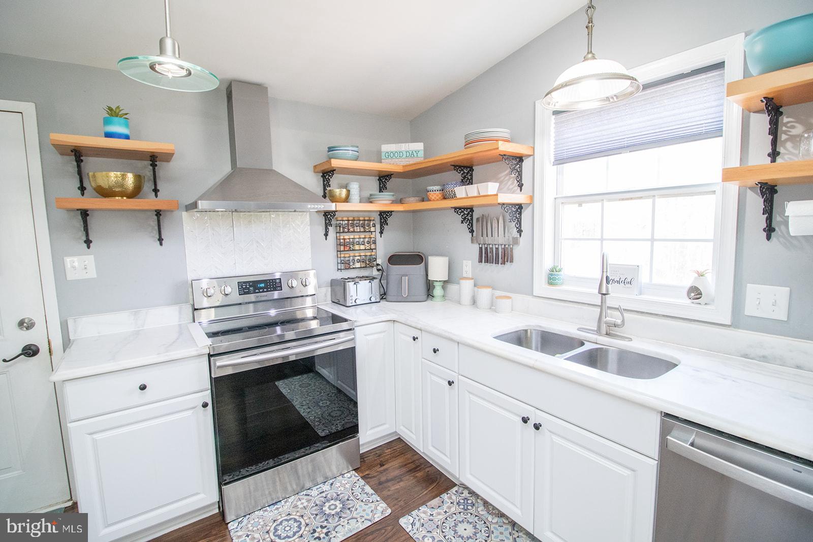 HUNTING QUARTERS - Residential