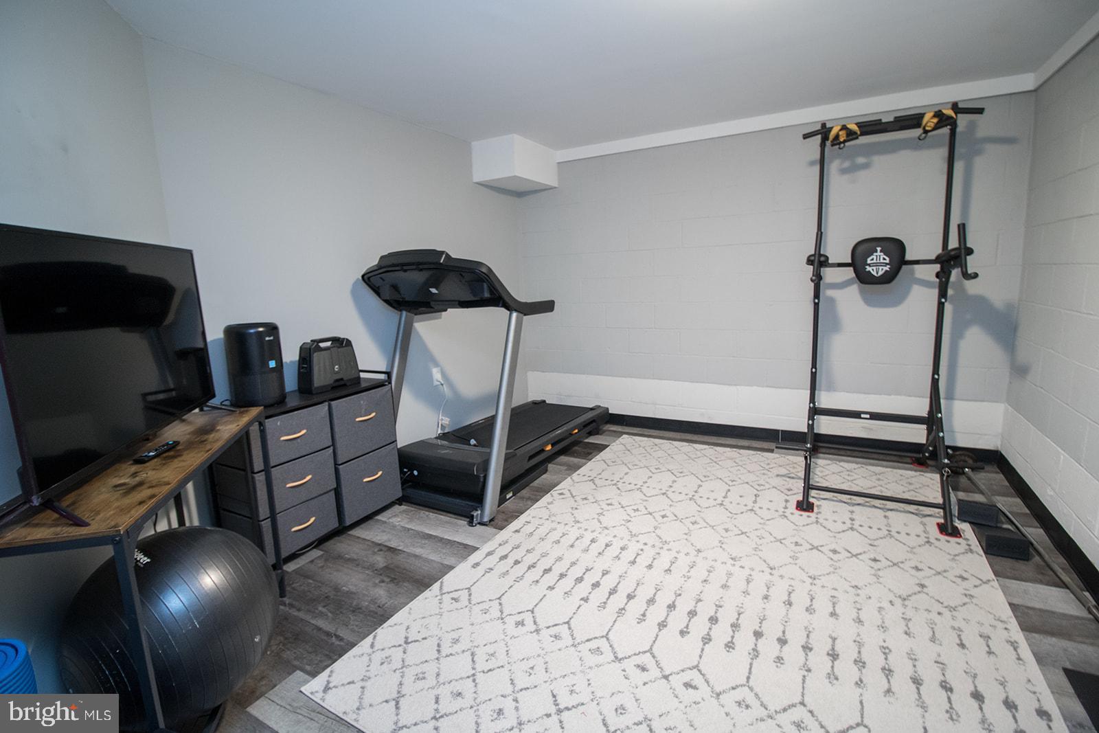 HUNTING QUARTERS - Residential