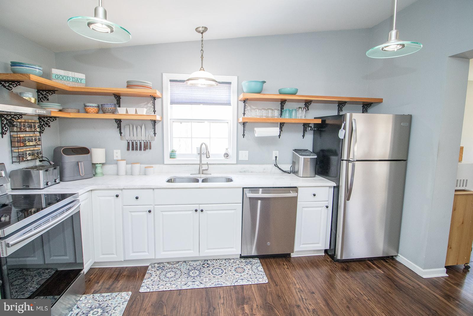 HUNTING QUARTERS - Residential